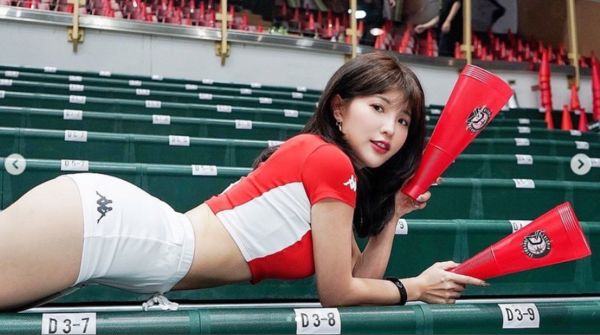 啦啦隊女神壯壯（沈立心）外型甜美、身材火辣。（翻攝自ula_shen IG）