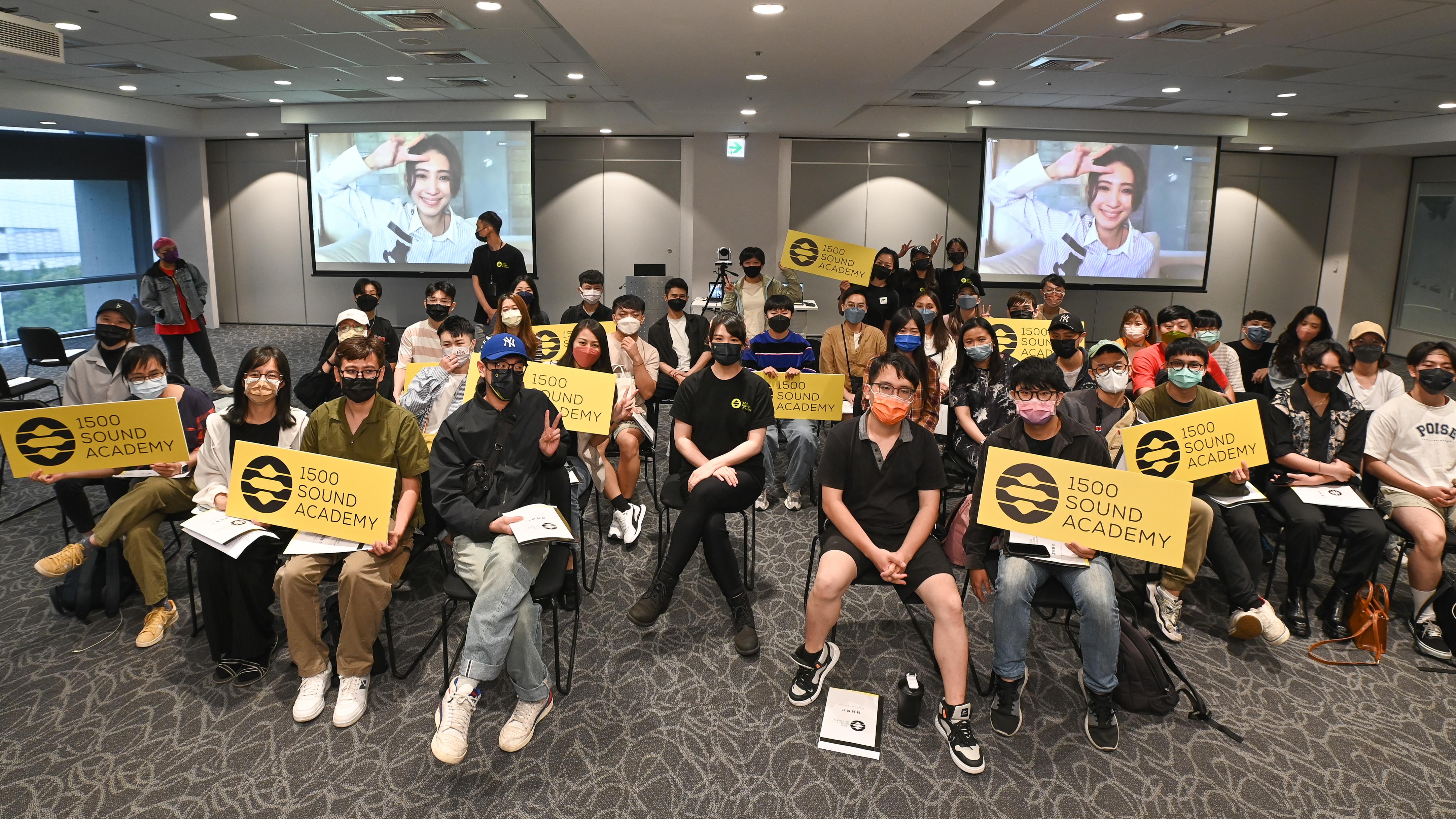 戴佩妮日前透過線上講座表示,歌手與樂手的關係像情侶、夫妻般緊密。 (1500聲量音創學院提供)