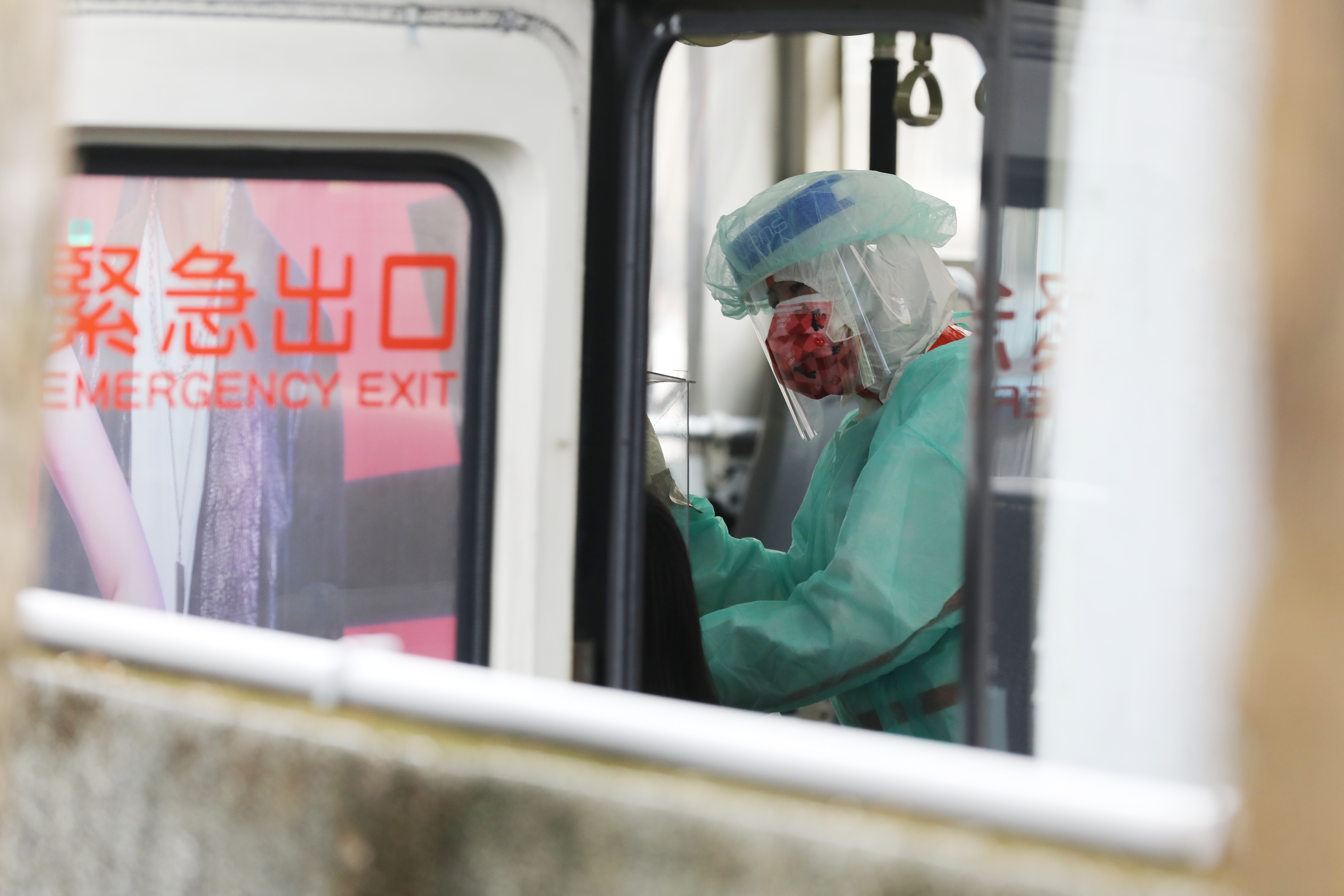 Omicron變種病毒致死率雖然較低，不過仍有極少數兒童染疫後，可能會出現腦炎等病嚴重症狀，最後導致死亡。（示意圖，本刊資料照）