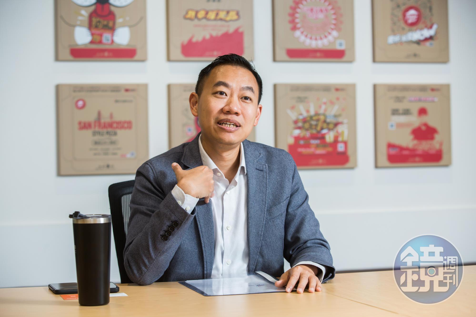 平時放假喜歡在YouTube上看物理學、化學影片的李龍基說，「我對世界的好奇心還比較重。」