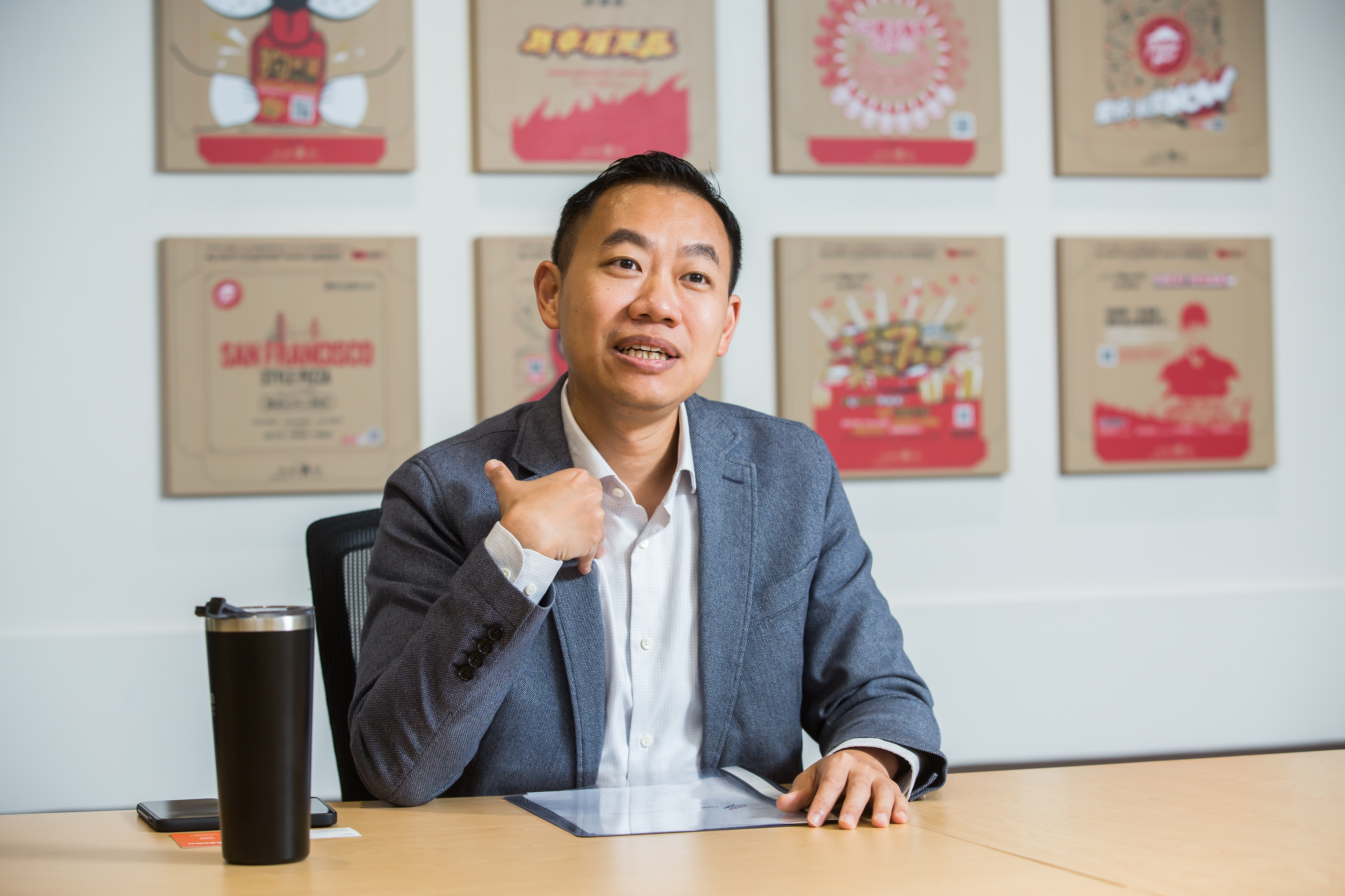 平時放假喜歡在YouTube上看物理學、化學影片的李龍基說，「我對世界的好奇心還比較重。」