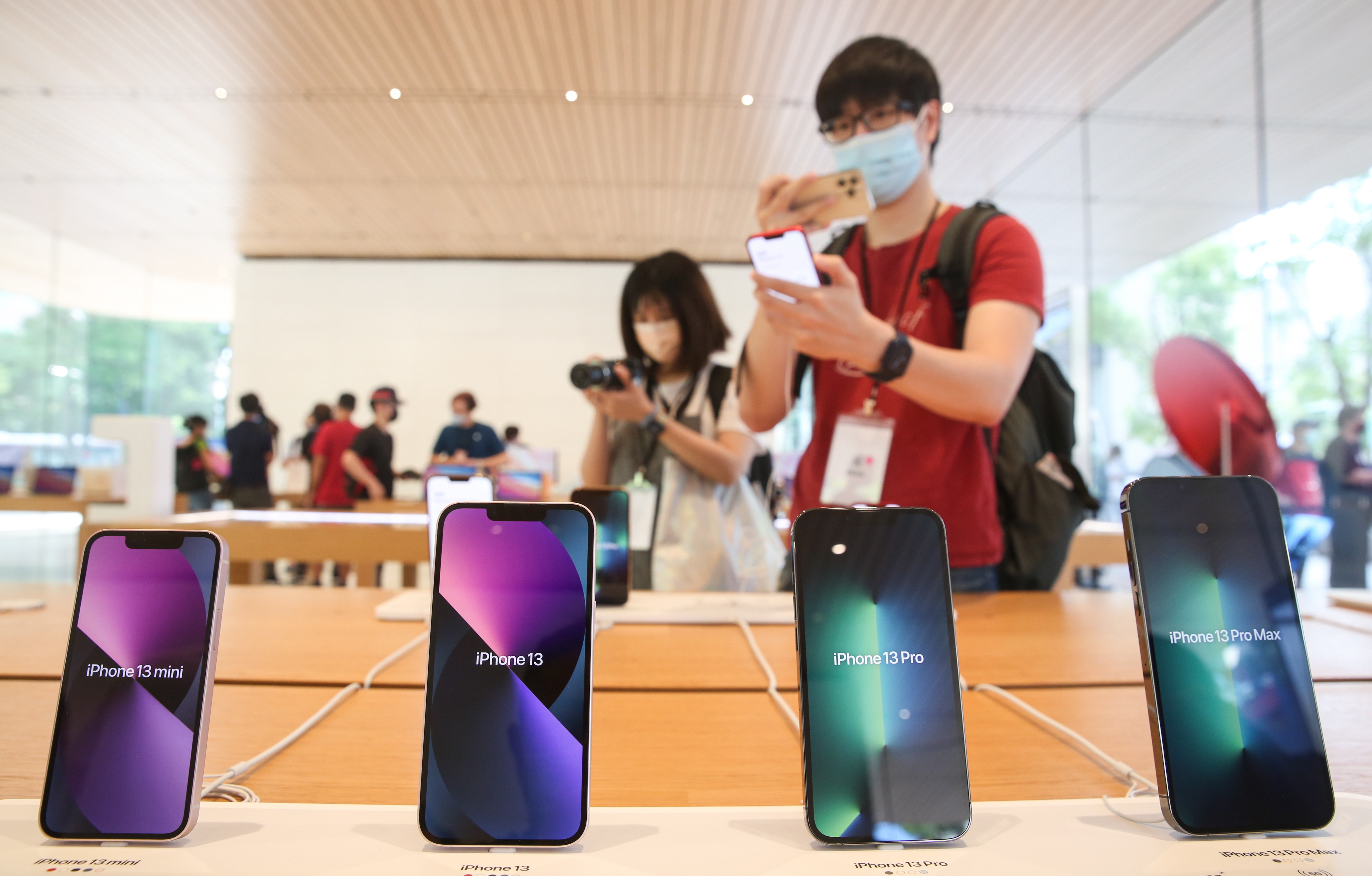 iPhone的lightning充電接頭在2024年底之前必須轉換為USB-C。（本刊資料照）