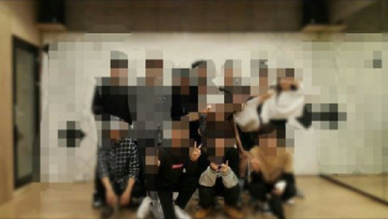 A某貼出在練習室拍的合照證明自己絕非編故事。（網路圖片）