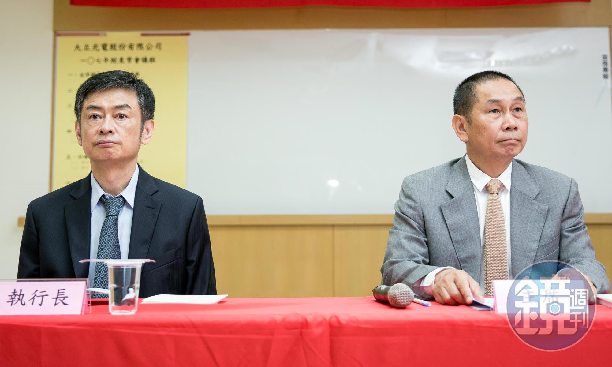 大立光執行長林恩平（左）表示，今年客戶對高階產品普遍比去年悲觀。（本刊資料照）