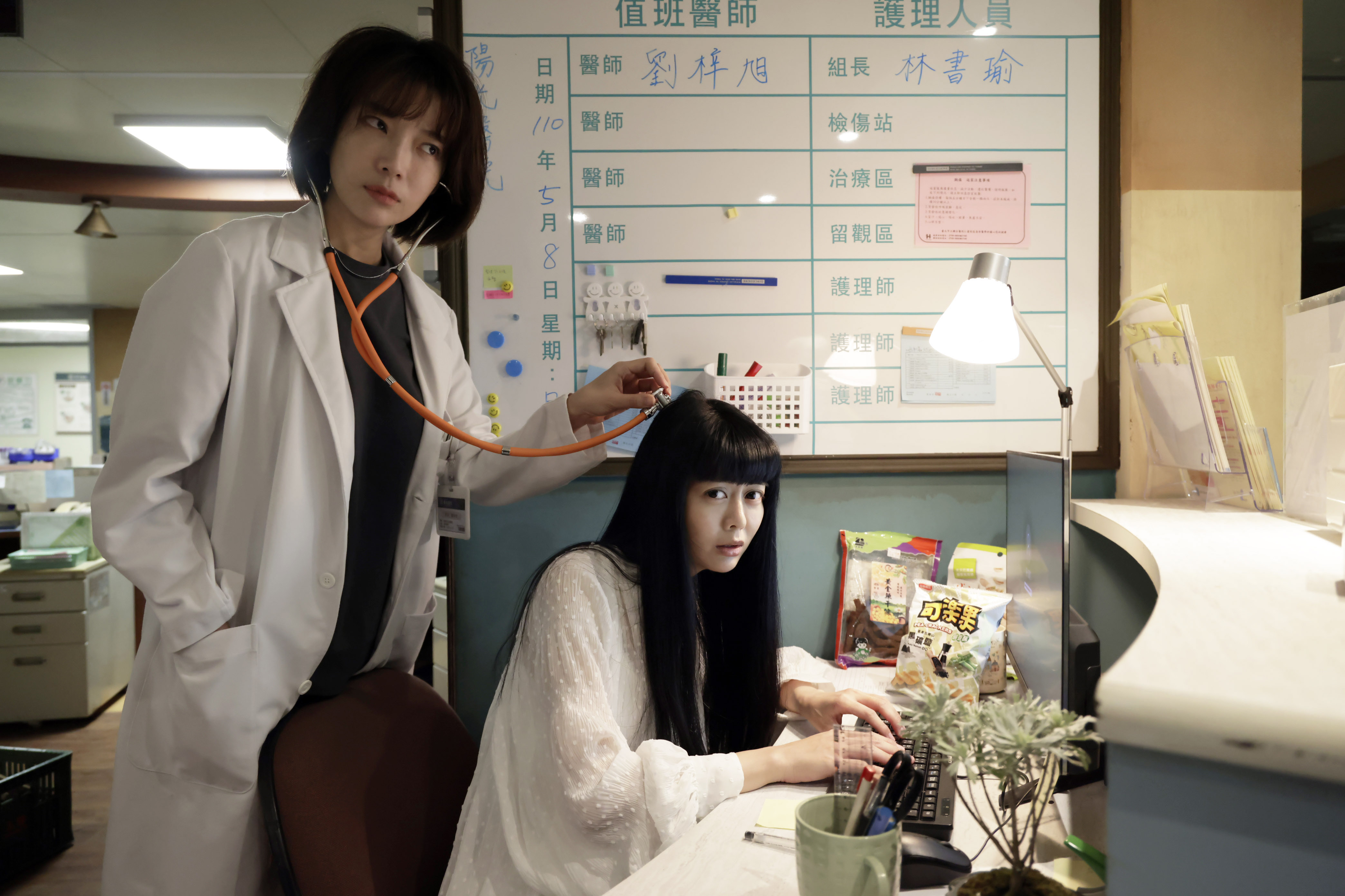 《村裡來了個暴走女外科》以醫護人員的角度道出他們的心酸和日常。（公視提供）