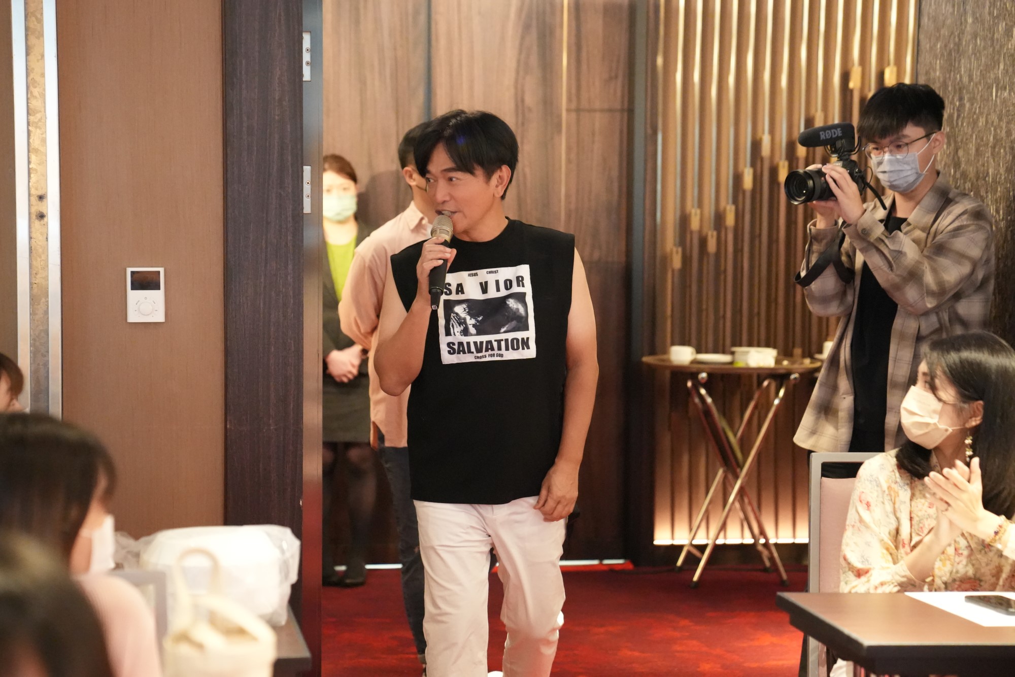 吳宗憲和浪LIVE合作舉辦「最強帶貨王」比賽，他不僅親自出席頒獎給比賽優勝直播主，還大方分享自己在演藝圈、商場兩得意的成功心法。（浪Live提供）