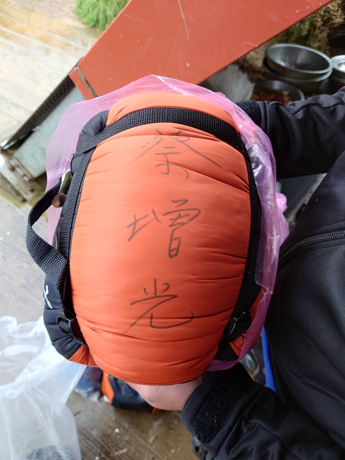 現場發現寫有「蔡增光」的睡袋。（翻攝靠北登山大小事）