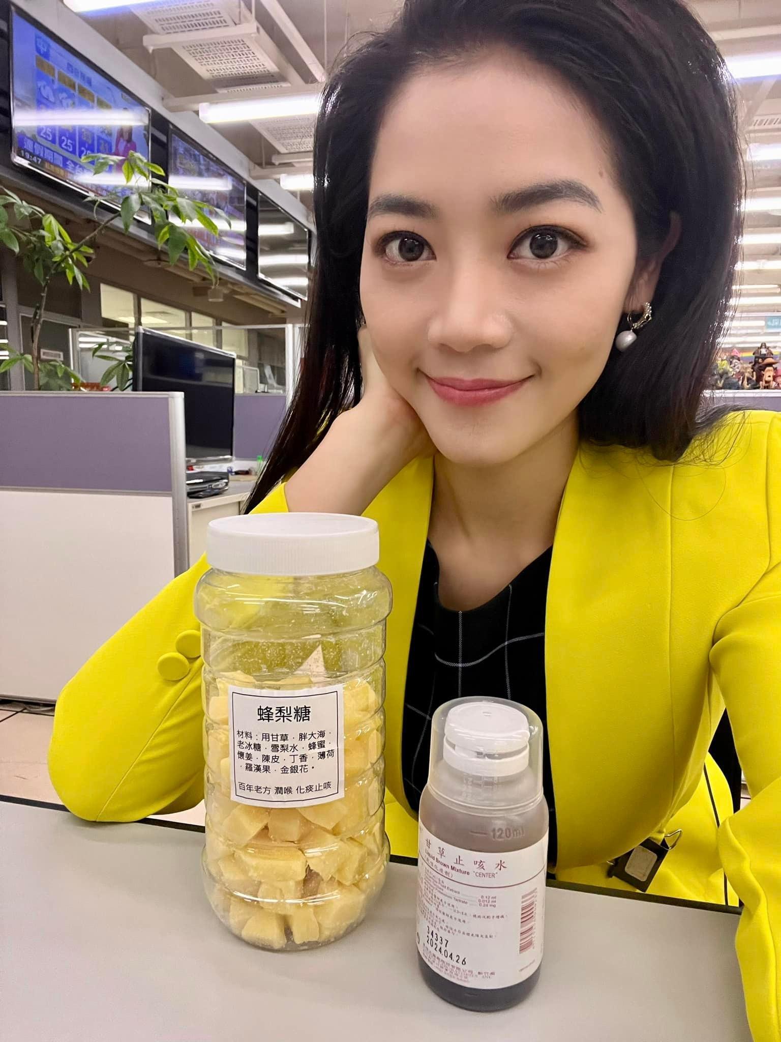 劉方慈近日返回主播台自己覺得比過去憔悴。(翻攝自劉劉方慈臉書)