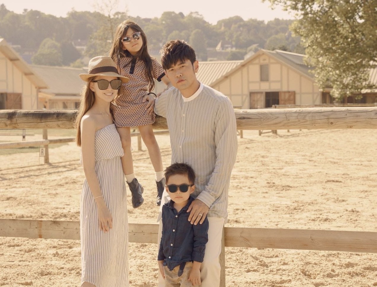 周杰倫與昆凌一家5口相當幸福。（翻攝自周杰倫IG）