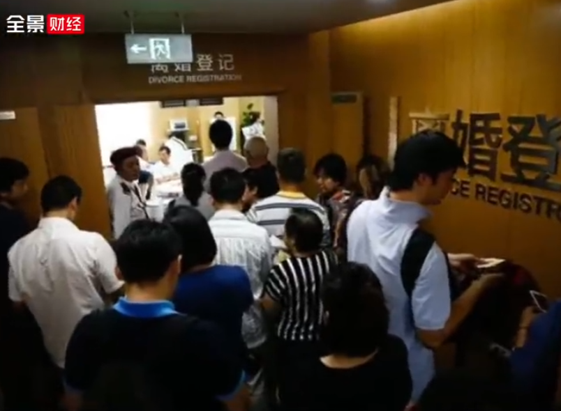 上海封城2個月後，近日正式解封，沒想到竟傳出一波離婚潮。（翻攝自微博）