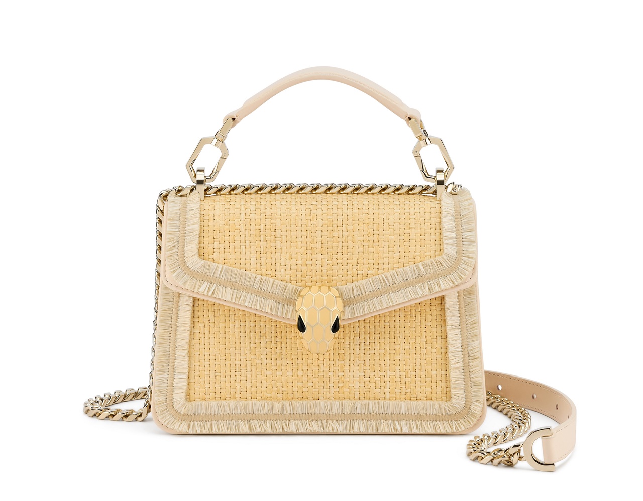 Serpenti Forever草編肩背包。NT$78,200。（寶格麗提供）