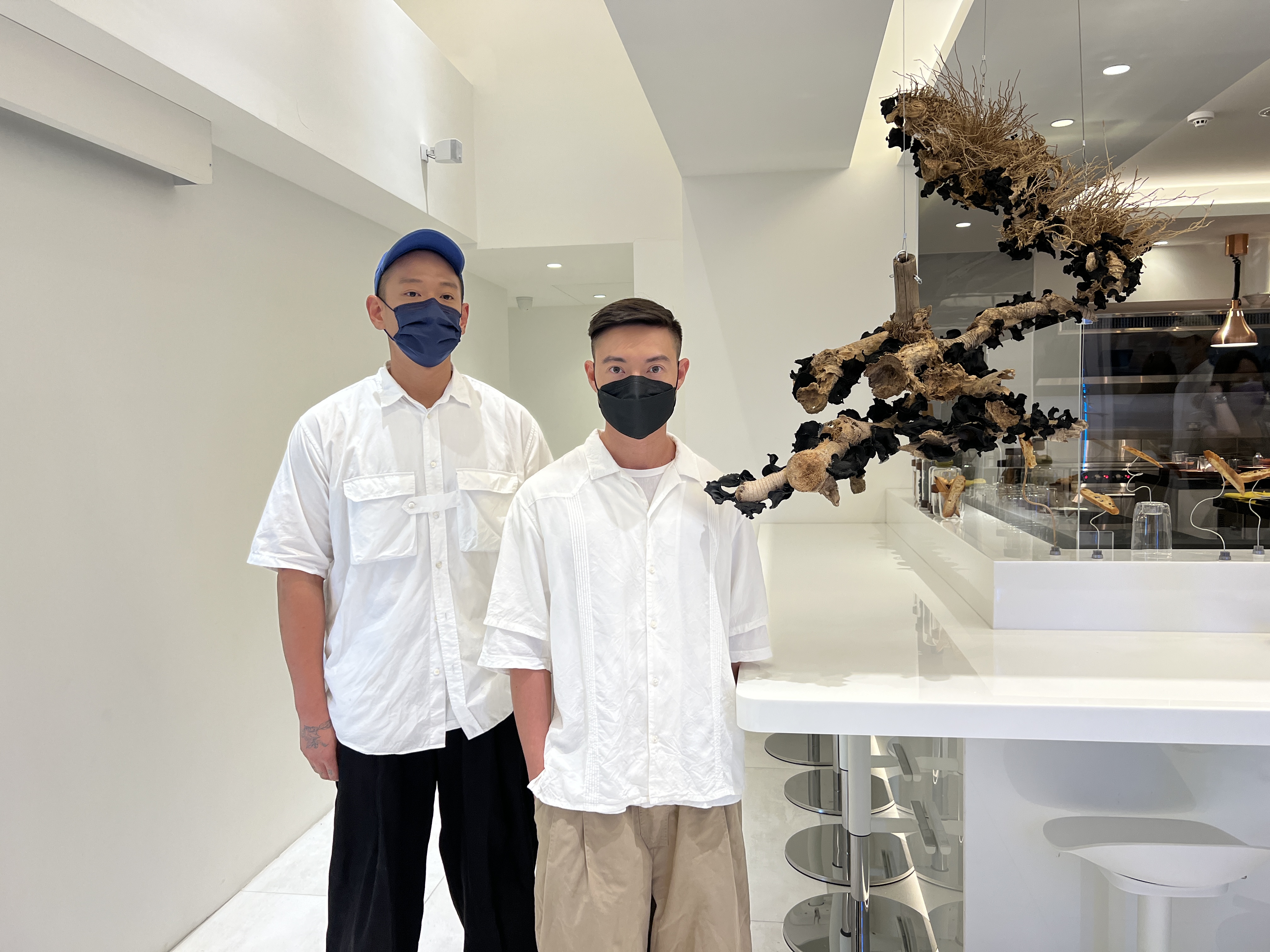 「溫度物所」藝術家Wayne（右）、Isaac（左）特別為「土壤」，創作以食材為媒介的作品。