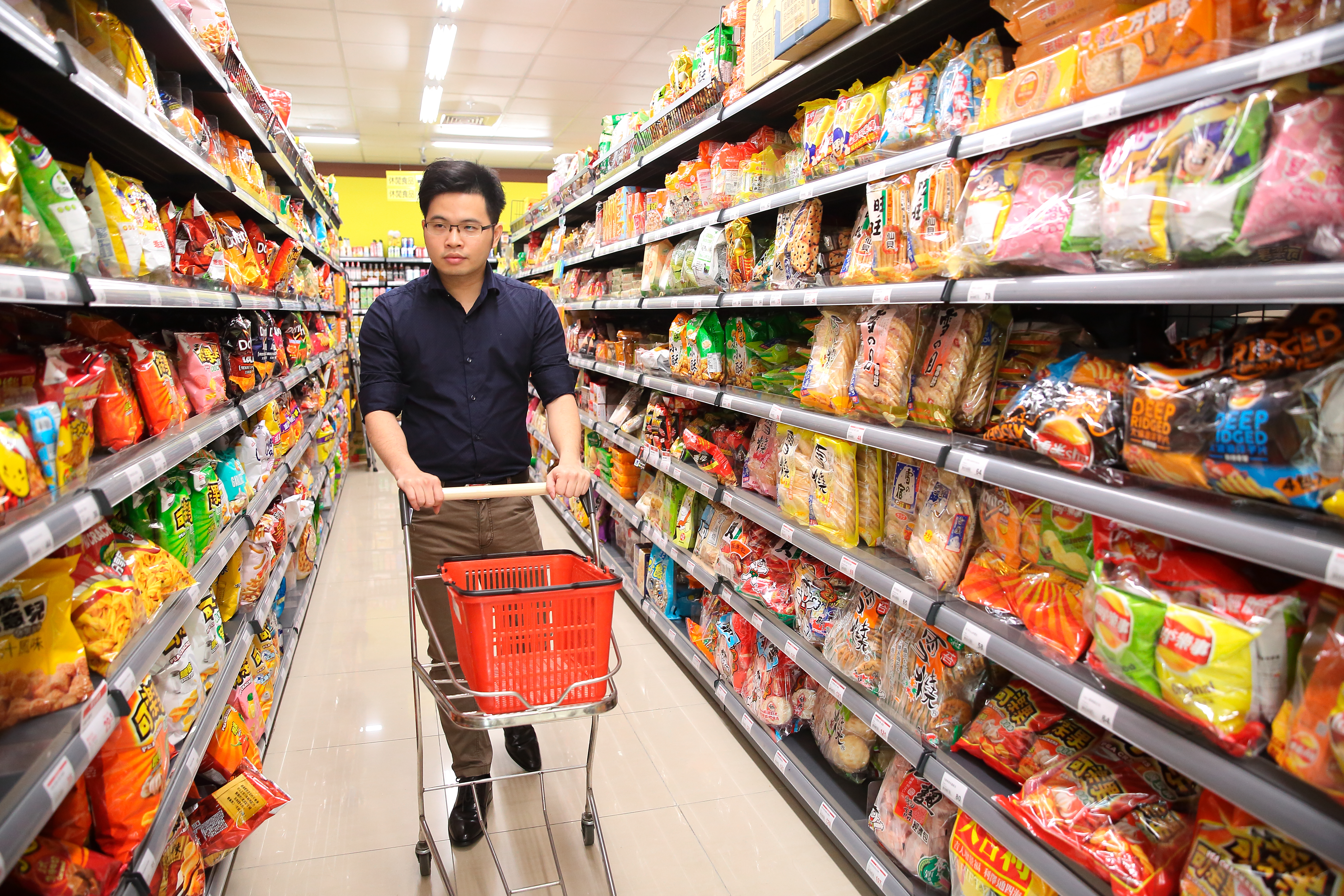 從減少產業重複性及互補角度出發，達人阿格力建議可選擇0056及00713兩檔ETF進行搭配。