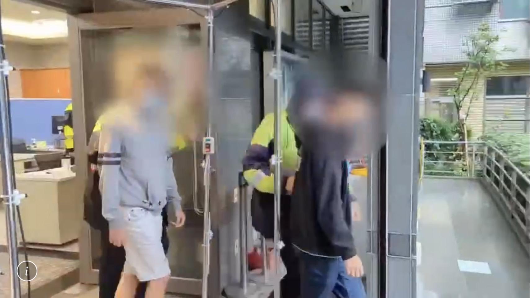 警方訊後將廖男及友人依妨害自由及傷害罪移送法辦。(翻攝畫面)