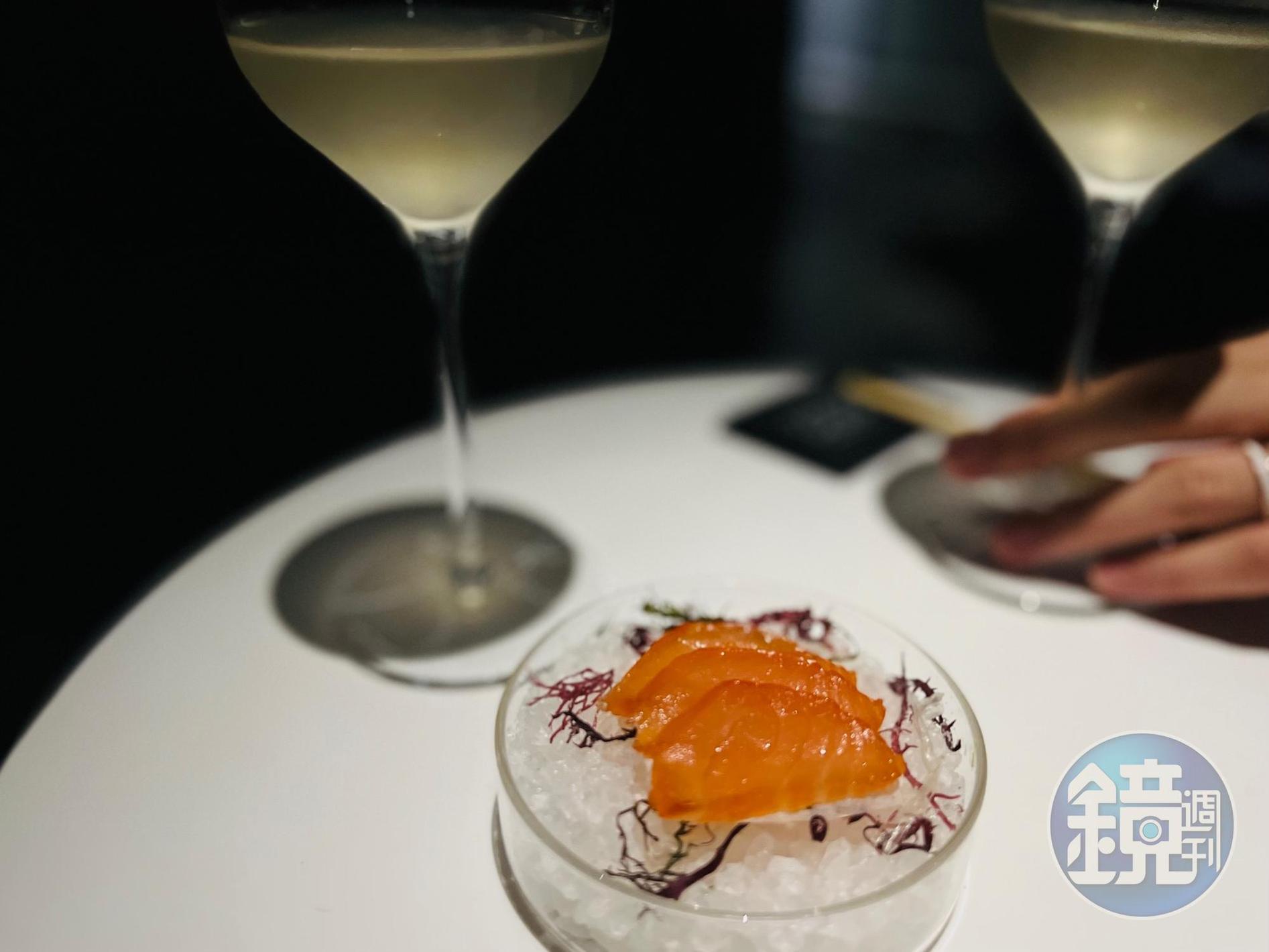 鹽漬鮭魚搭配北歐風康普茶酒。