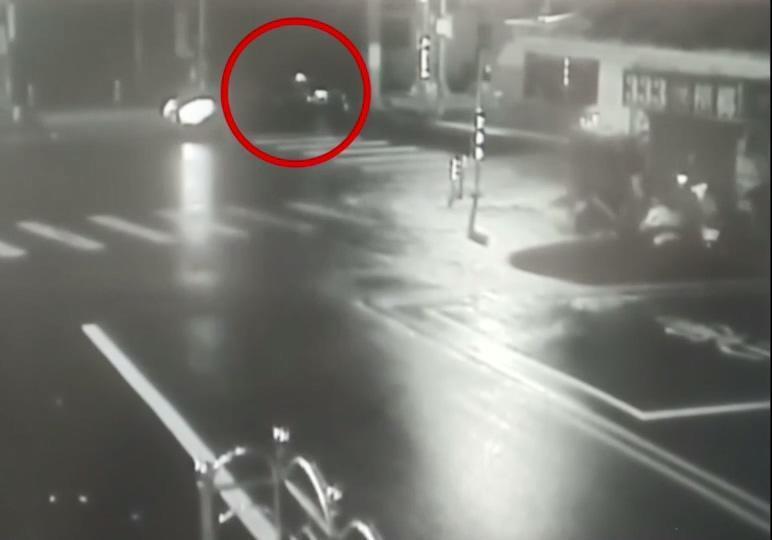 陳男搭上林男的車,結果身上6萬元遭洗劫一空。(警方提供)