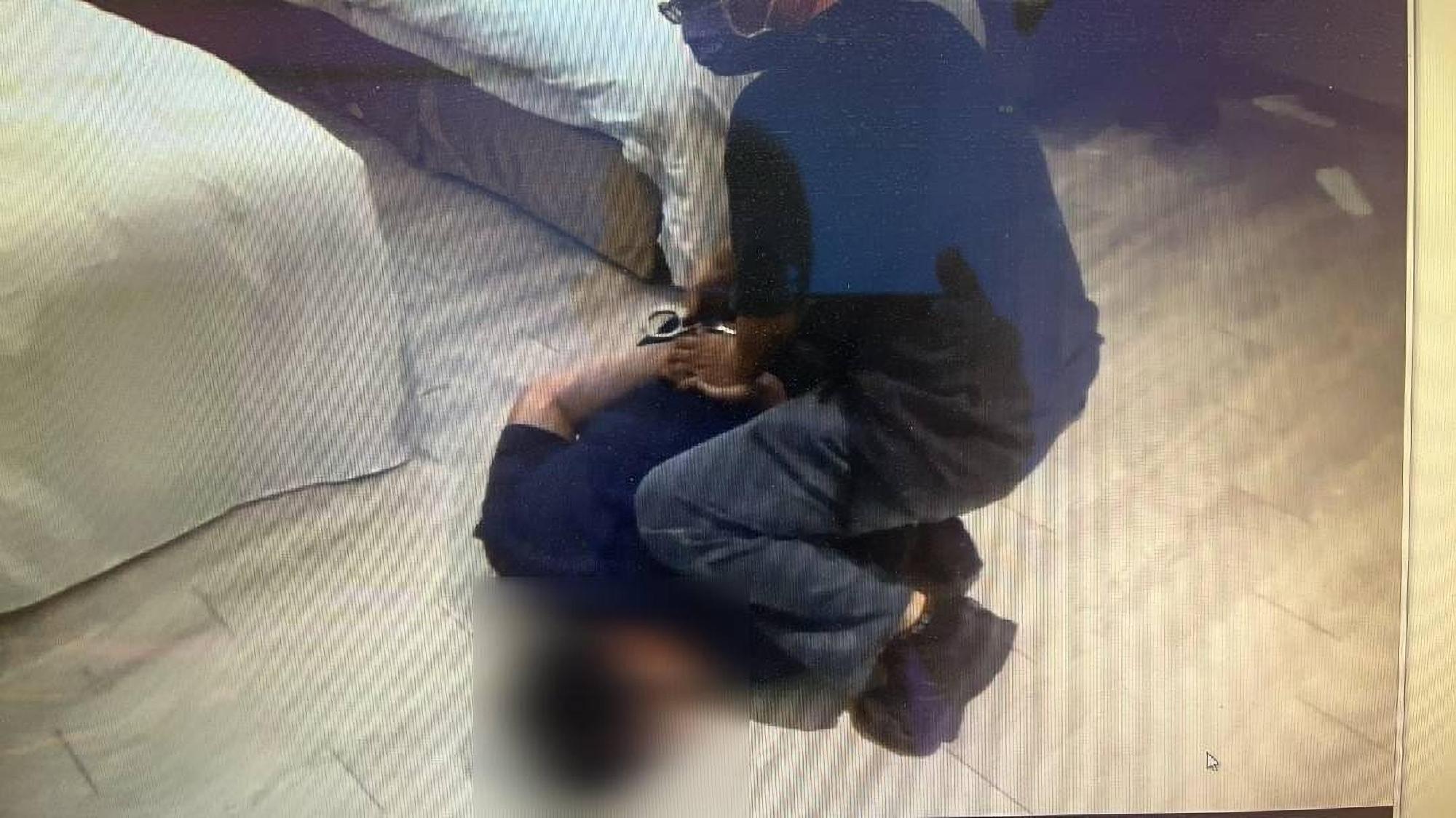 台南警方逮捕對網友下藥強盜的林姓男子。(翻攝畫面)
