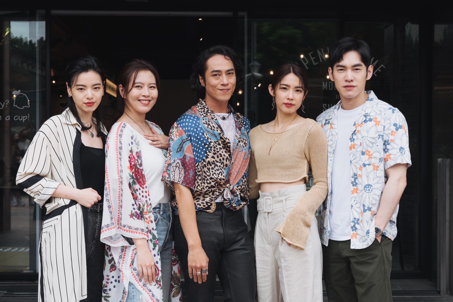 莊凱勛、「宇宙」林思宇、陸夏、張書豪與特別演出的劉品言今出席《妮波自由式The Nipple Talk》開鏡儀式。（紅杉娛樂提供）