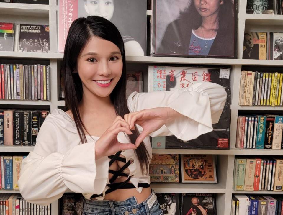 許藍方(右)和琳妲嗨聊兩性話題尺度無禁忌。(17LIVE_提供)