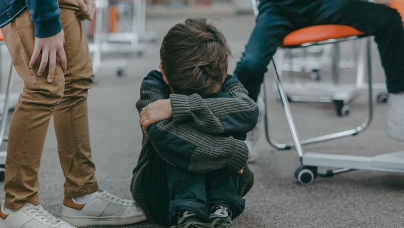 美國佛羅里達州一名11歲男孩遭繼父非法監禁及虐待,情況被機警的店員注意到,於是用了兩張紙條將男孩從煉獄裡拯救出來。(示意圖,Pexels)
