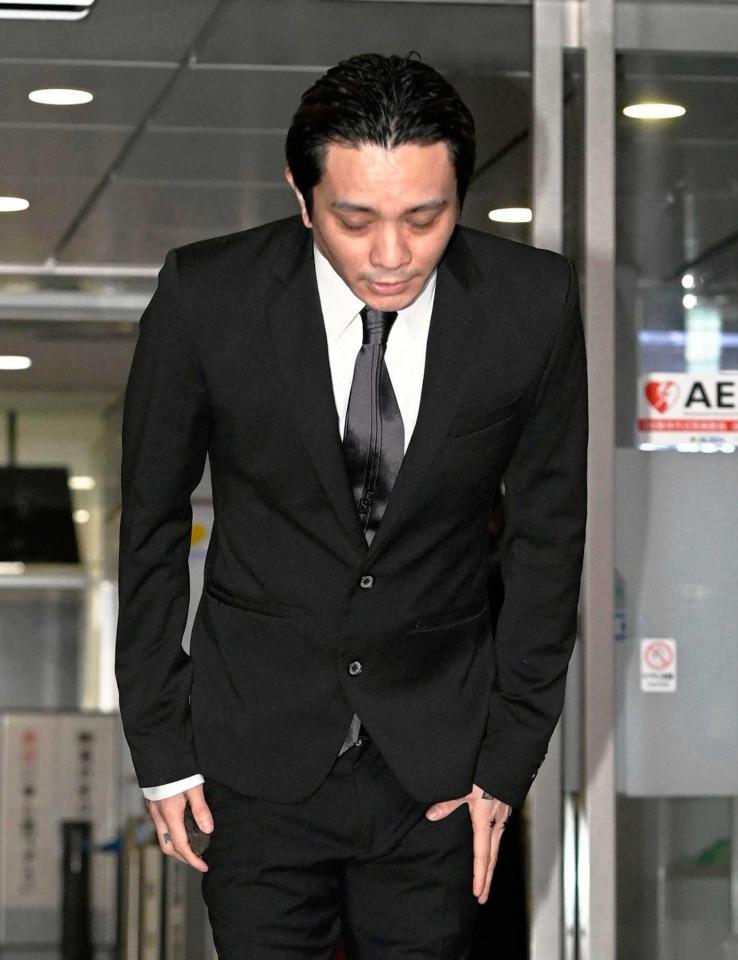田中聖今年3月獲釋時鞠躬致歉。（翻攝自每日體育報）