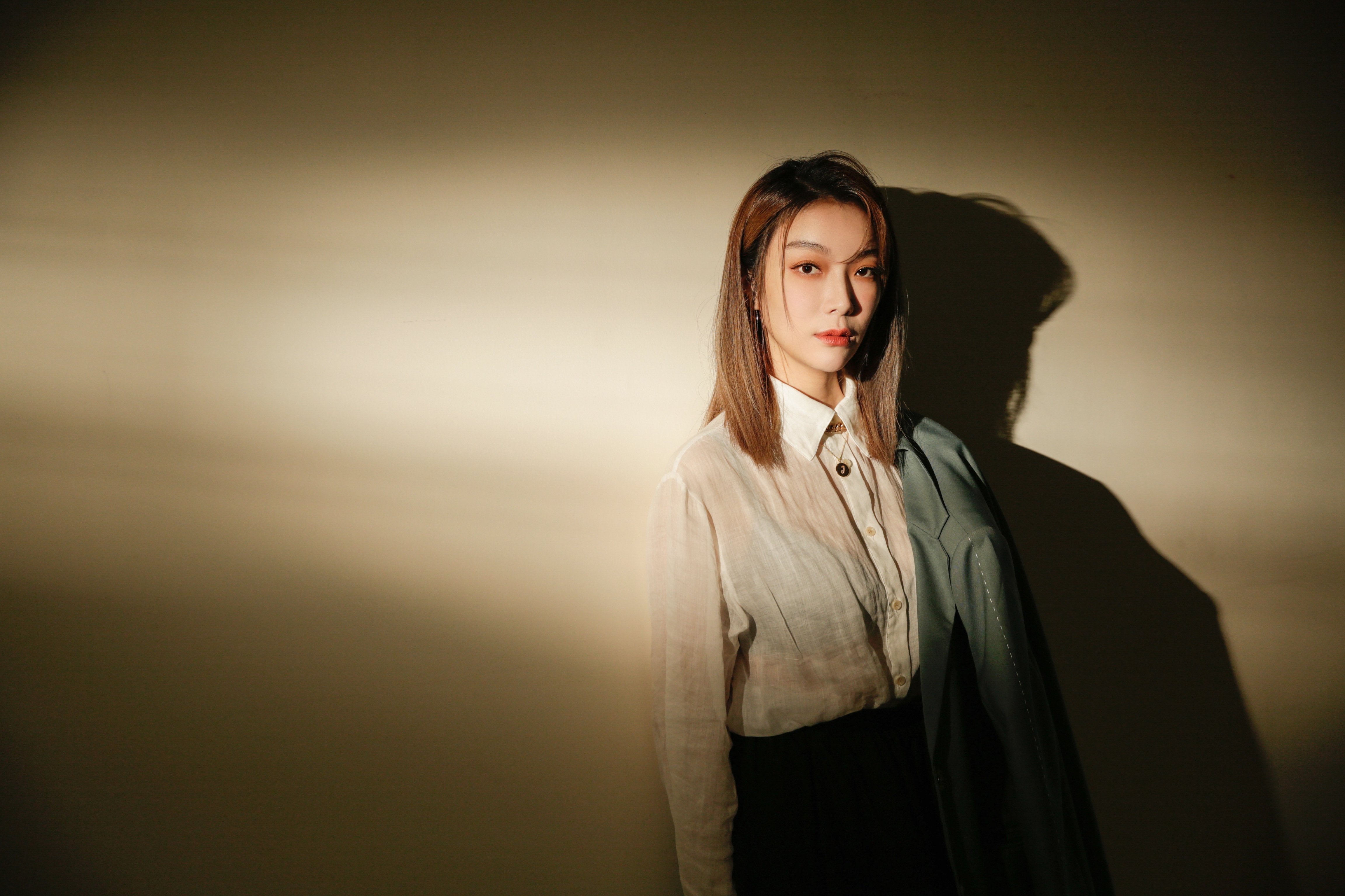 蔡淑臻嚮往自由，出道多年後卻跨入幕後繁瑣工作，還為了想改善的事情選了社區主委，因為她發現如果沒人做她在乎的事情，不如就自己做吧。