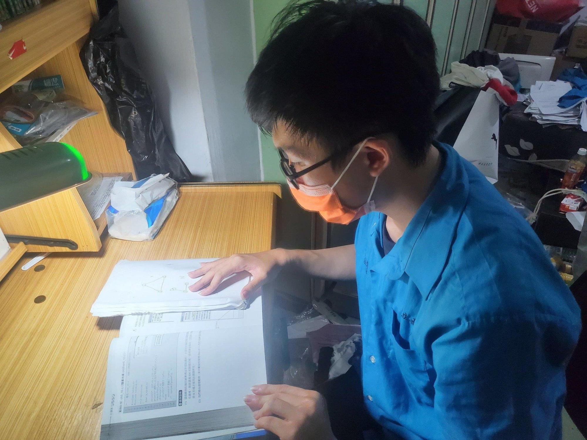 曾窮到沒錢買口罩,基隆高中學生唐于田考上6所國立大學,最後選擇就讀東華大學。(翻攝自國立基隆高中臉書)