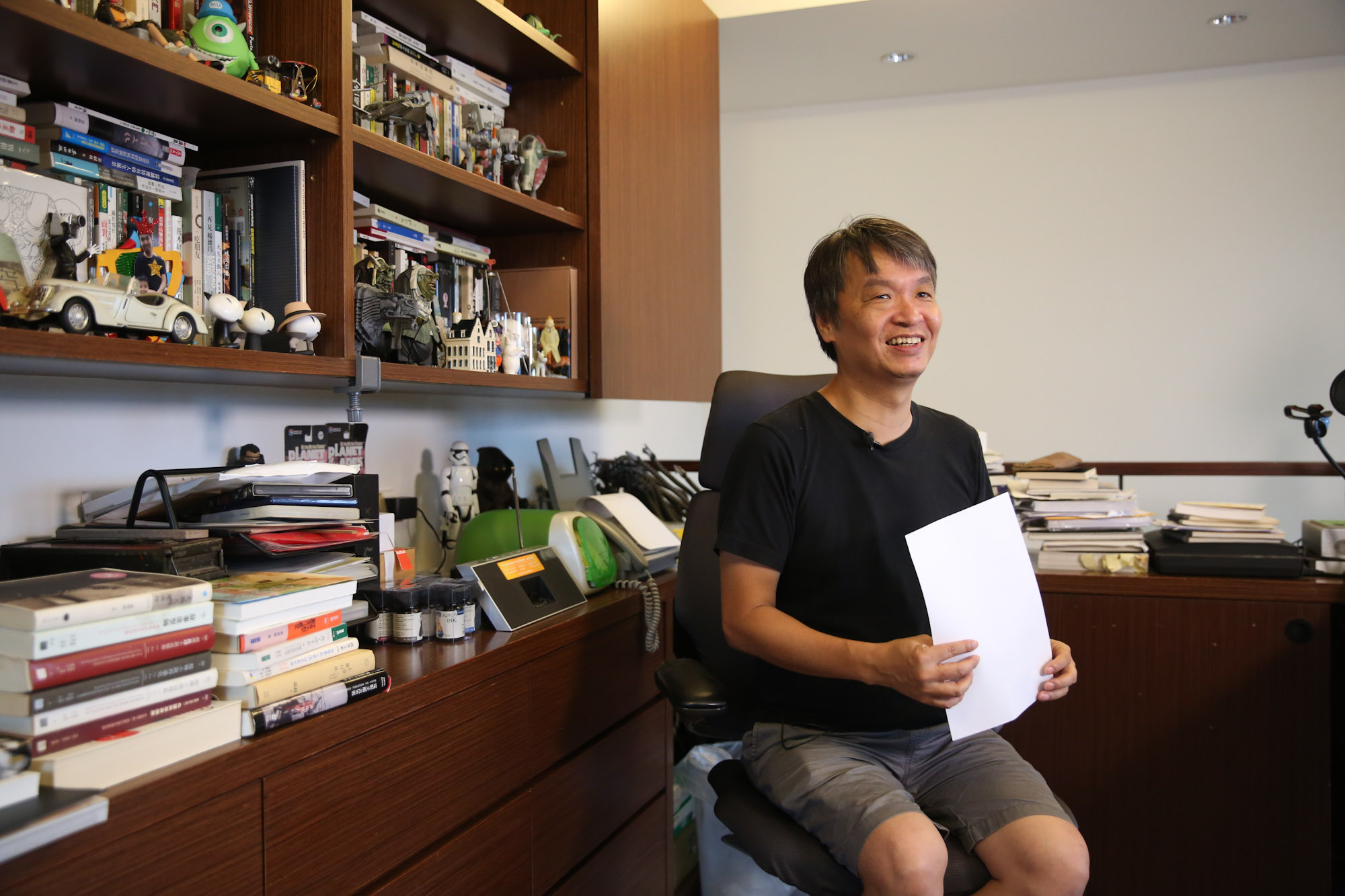 莊永新過去多以個人經歷做為漫畫題材，《潮浪群雄》是他首度以他人真實故事進行創作。