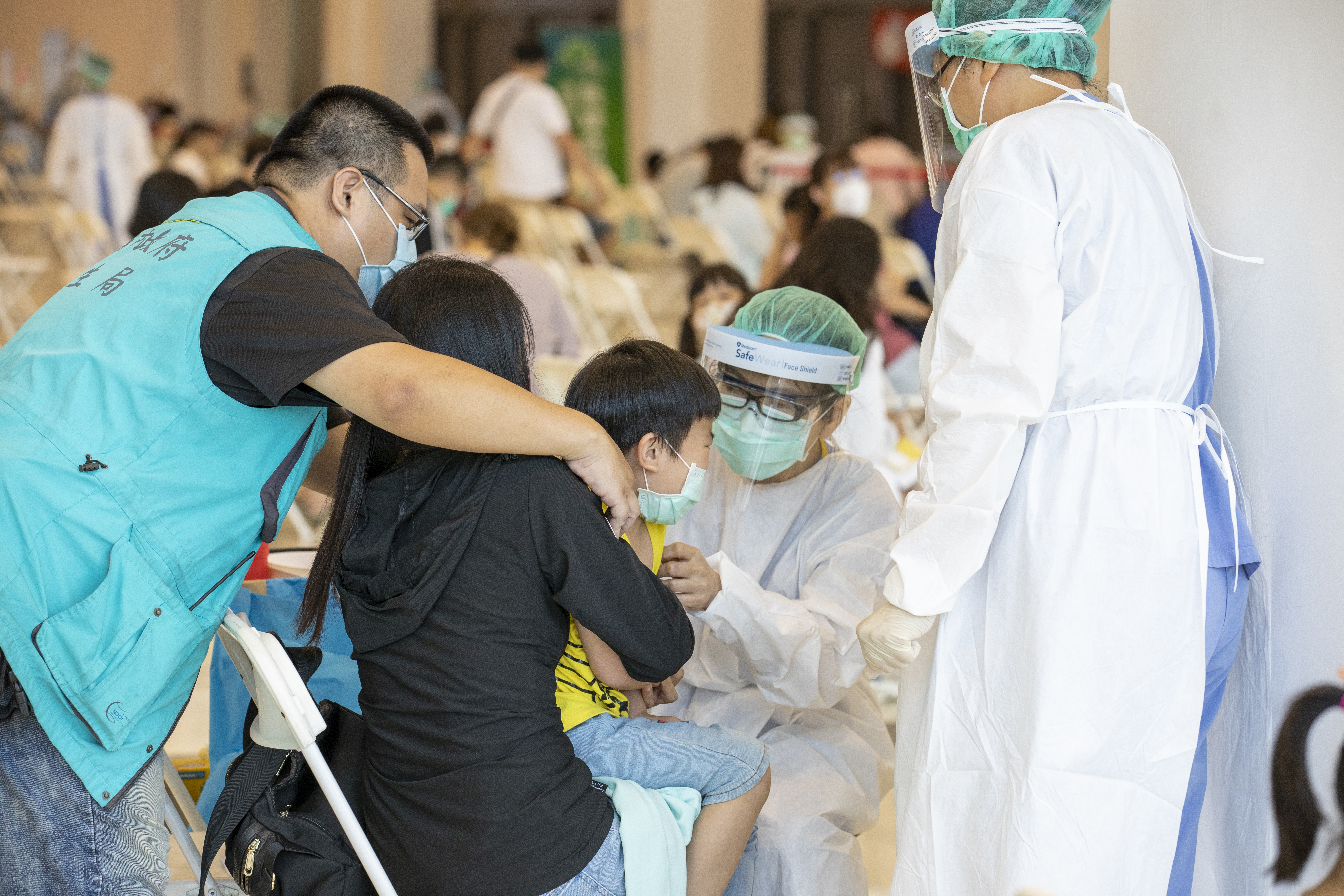 指揮中心今（10日）邀專家開會，同意將兒童COVID-19疫苗接種間隔從現行12週縮短至4週。（本刊資料照）