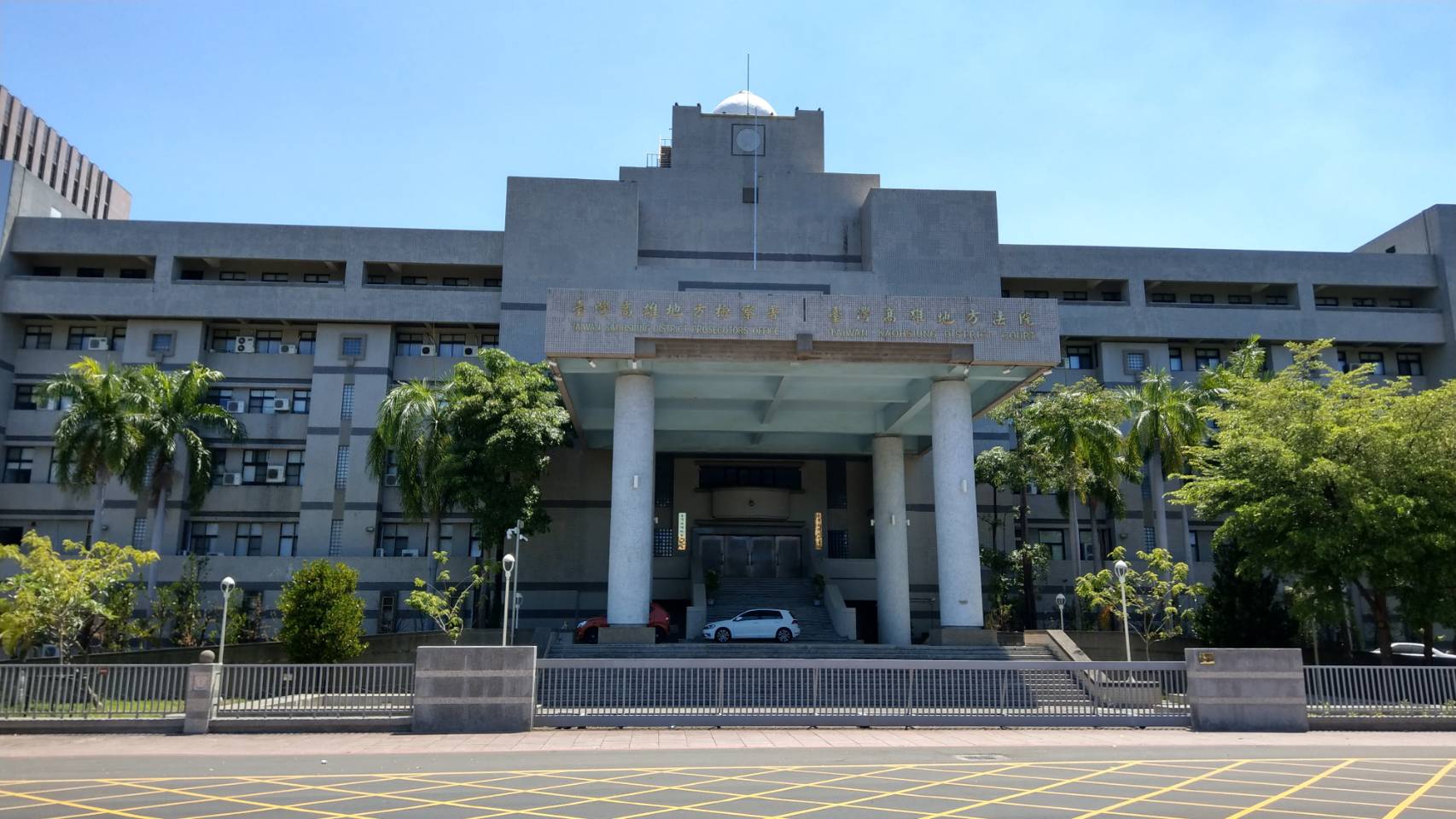 男子與人妻共赴摩鐵開房，遭人夫向高雄地院提告判賠。（本刊資料照）