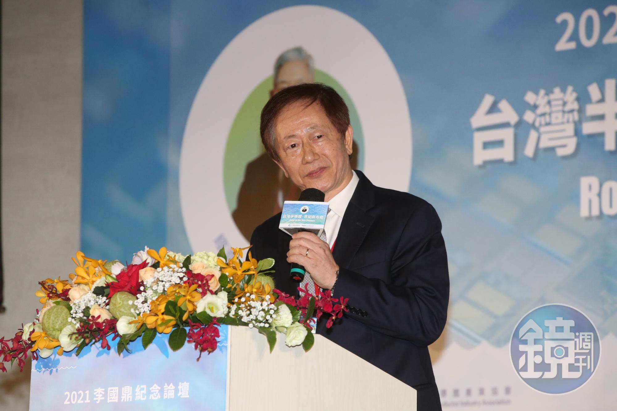 劉德音表示，鉅額資本支出促成台積電的快速成長，而在成長慢慢慢下來之後，這個時候，台積電的配息就會往上衝了。