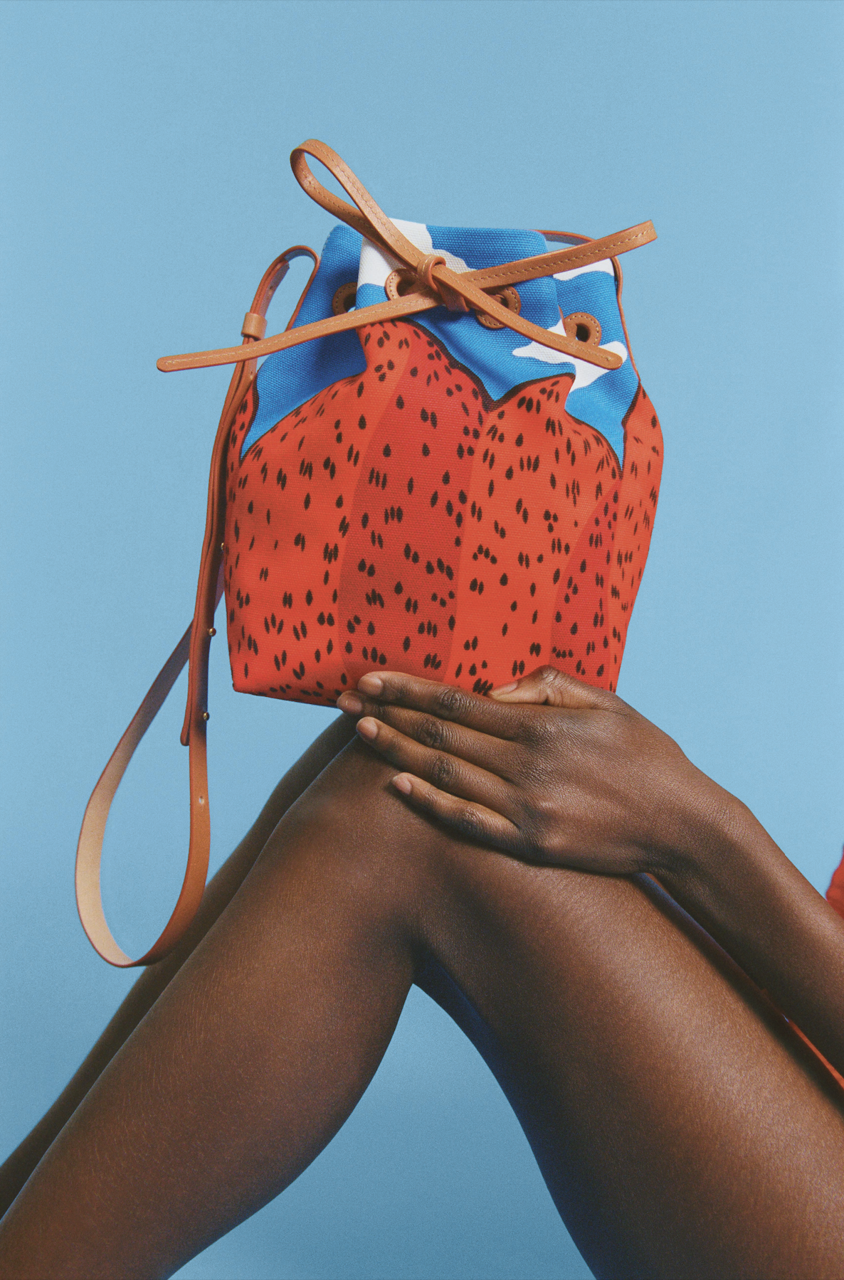Mini Bucket水桶包 NT$18,000 Marimekko X Mansur Gavriel 。（Marimekko提供）