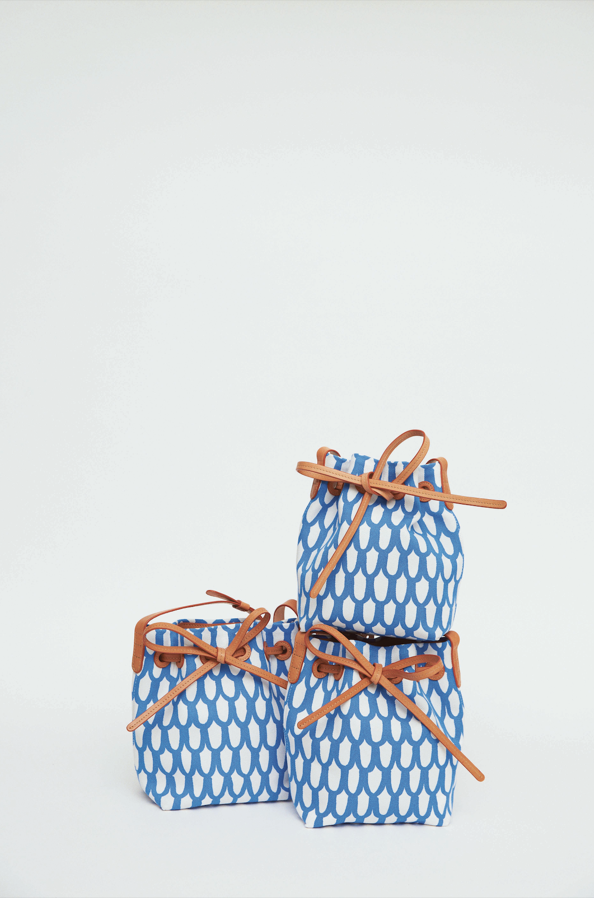 Mini Mini Bucket水桶包 NT$16,000 Marimekko X Mansur Gavriel 。（Marimekko提供）