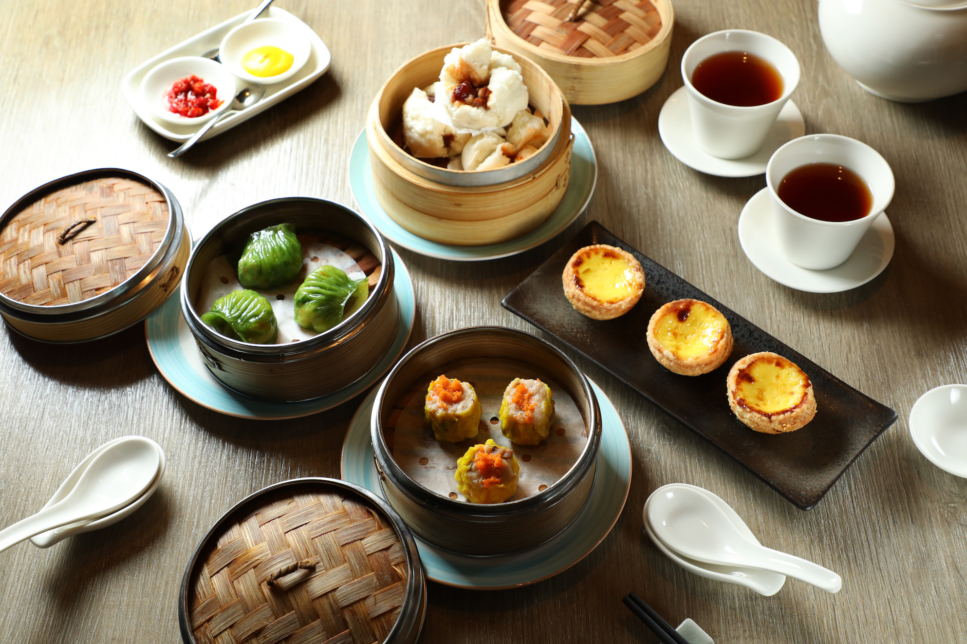 台北喜來登大飯店推出「飲早茶」時段，復刻懷舊的茶樓推車點心形式。