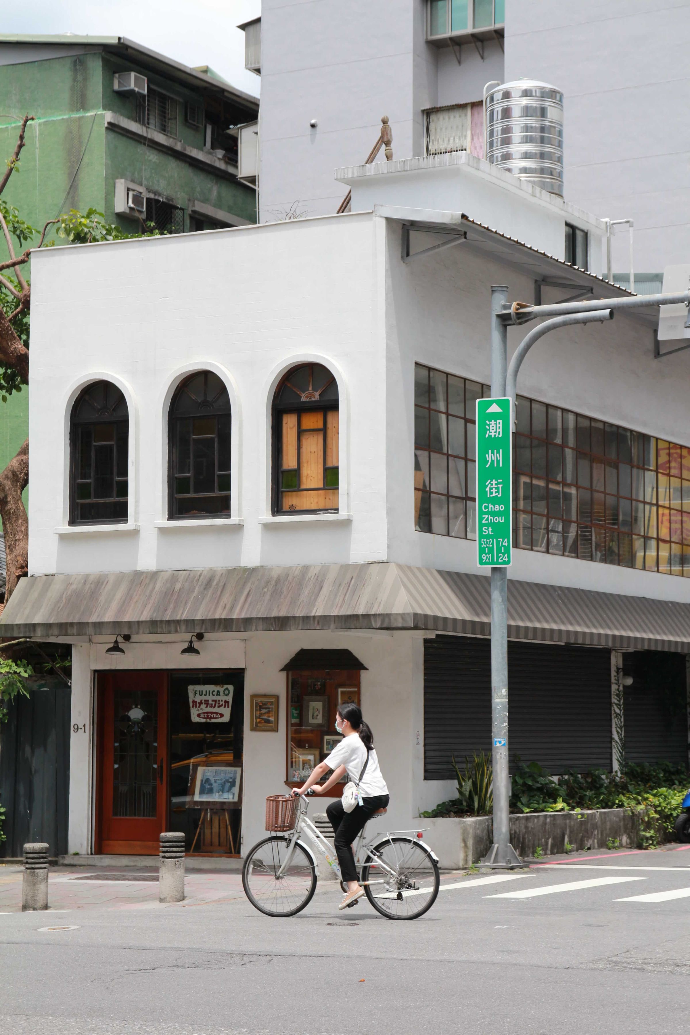 和洋式建築的寫真館靜靜佇立潮州街。