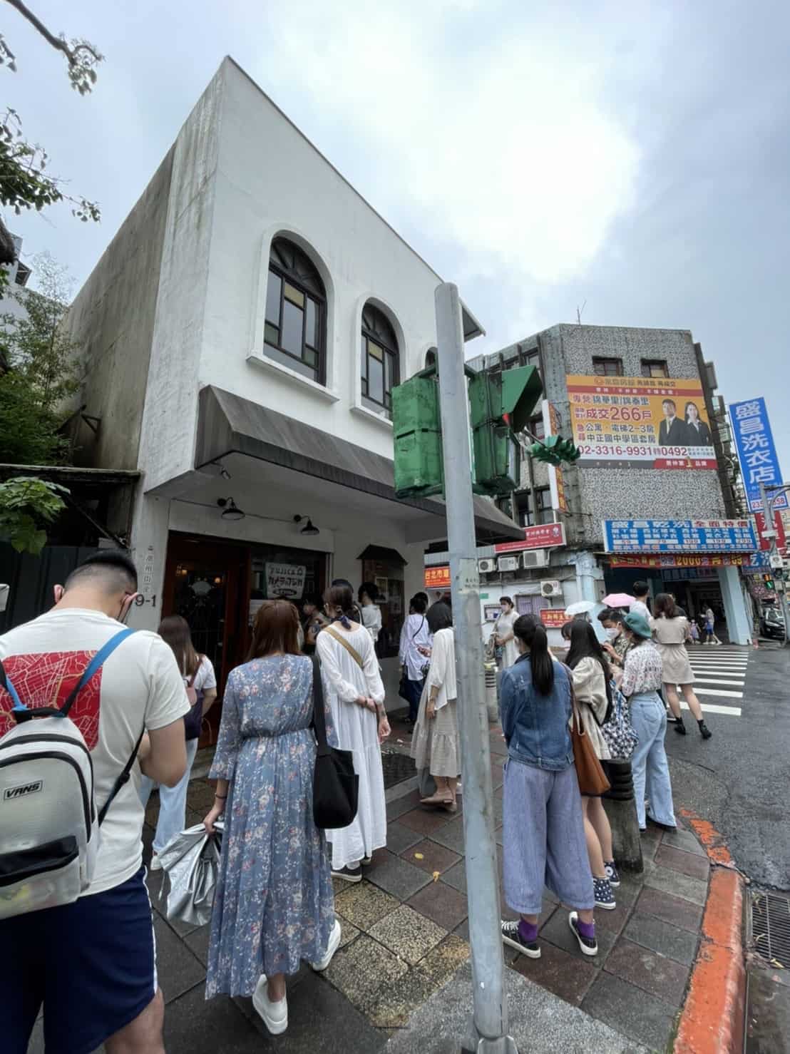 拍立得紀念寫真活動最終場吸引許多人為自己留下紀念，也好好和萬鏡說再見。