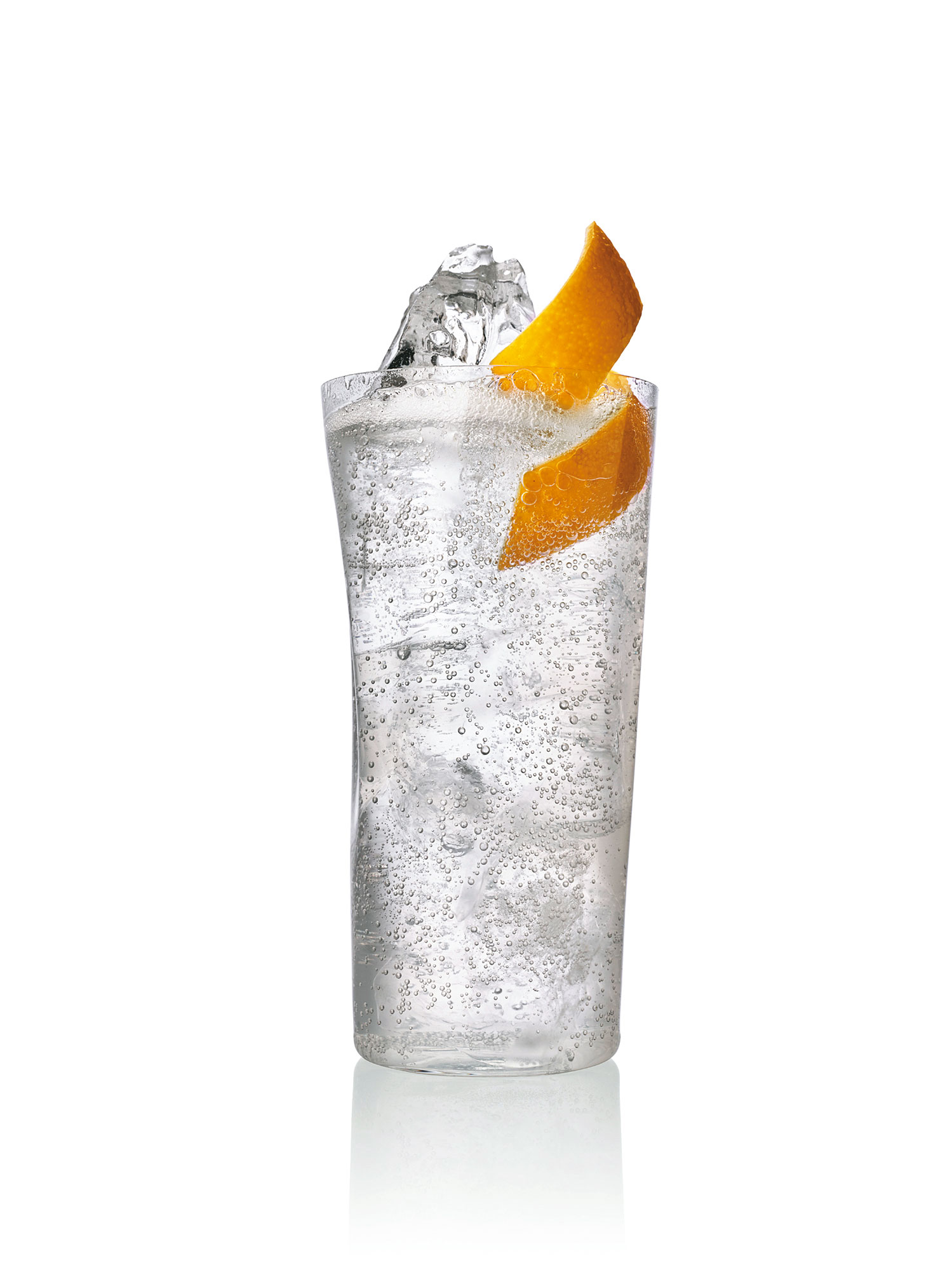 找個高球Highball杯，放滿冰塊，倒入伏特加、一點檸檬汁，然後把氣泡水加到展現表面張力，伏特加Highball 1分鐘搞定。