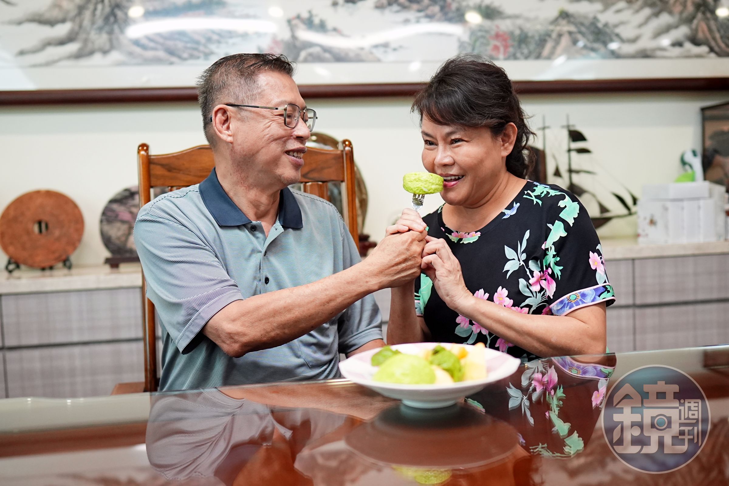 廖昆隆（左）與太太薛暖美（右）情牽30年，鶼鰈情深、羨煞旁人。