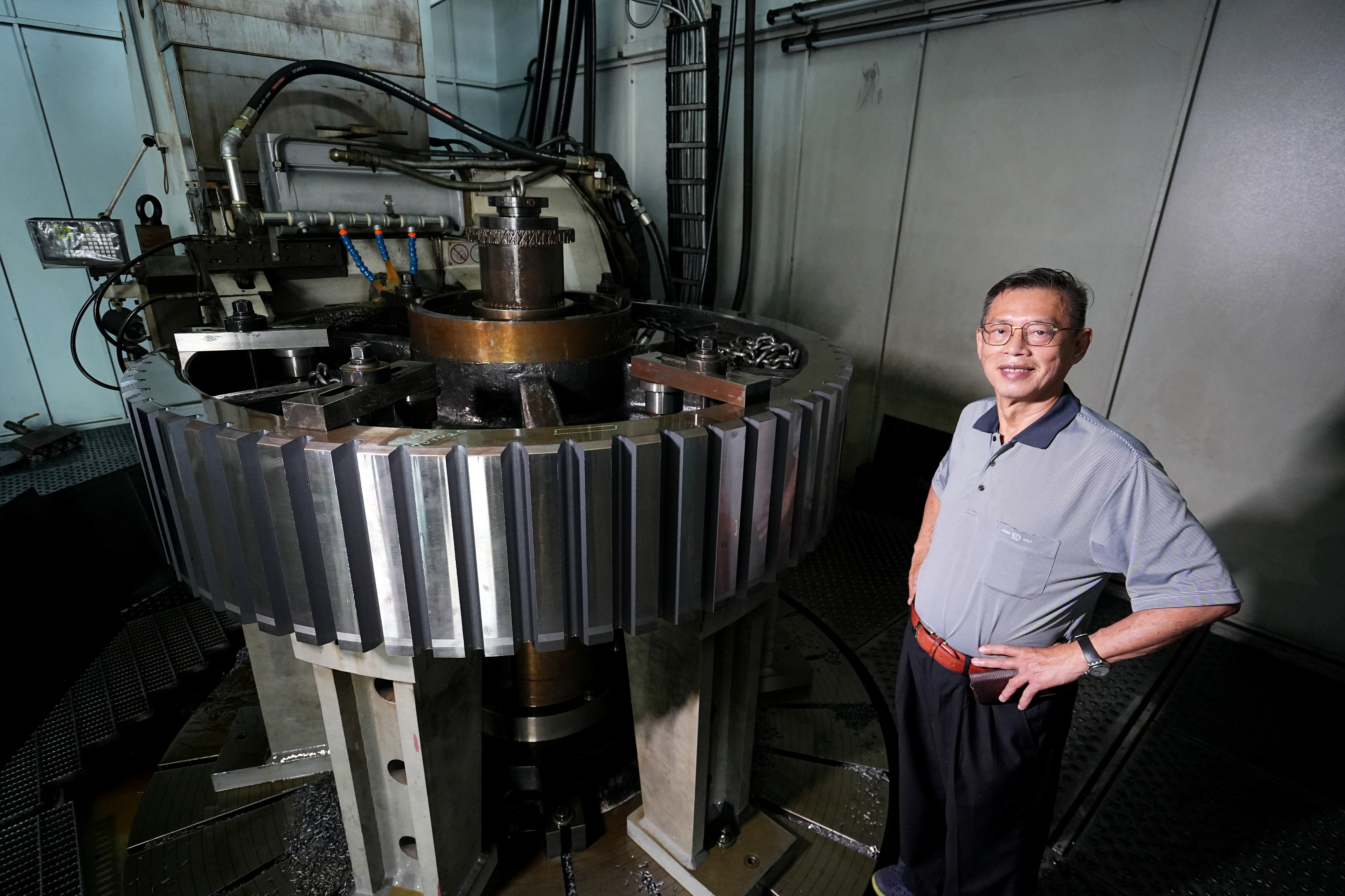 三隆齒輪是台灣市占最大的齒輪箱製造商，要當業界領頭羊，董事長廖昆隆的武功心法是敢用貴的、好的設備。