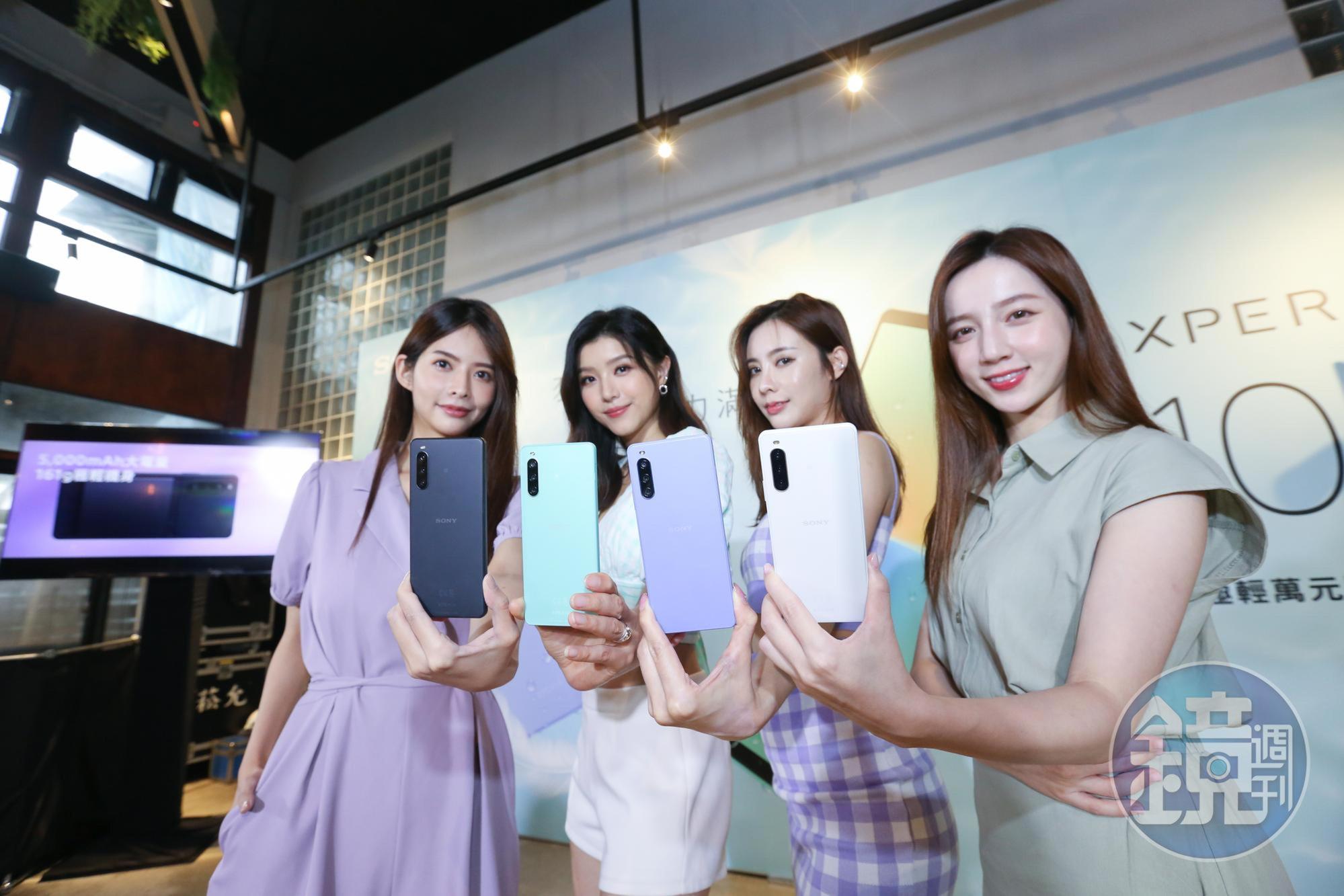 新上市的Sony Xperia 10 IV機身重量只有161公克，卻具備有5000mAh超大電池容量。