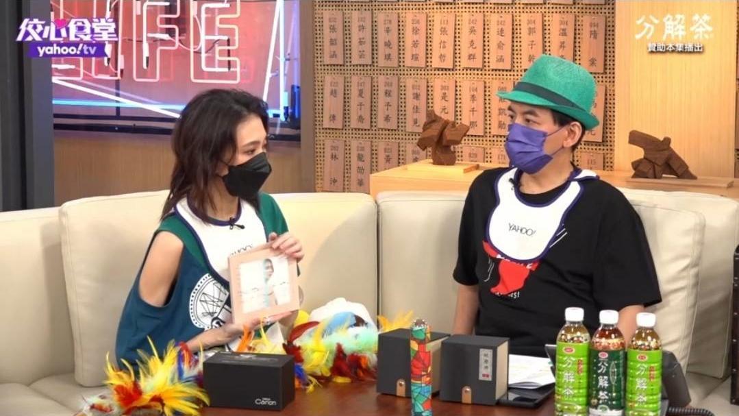 戴佩妮十年前沒有手機門號，她認為有心就找得到她。（Yahoo TV提供）