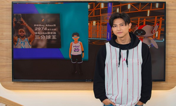 Yahoo也特別邀請王子,搶先體驗港味十足、足足有三層樓高的俱樂部大樓「YahooMetaverse」。(Yahoo提供)
