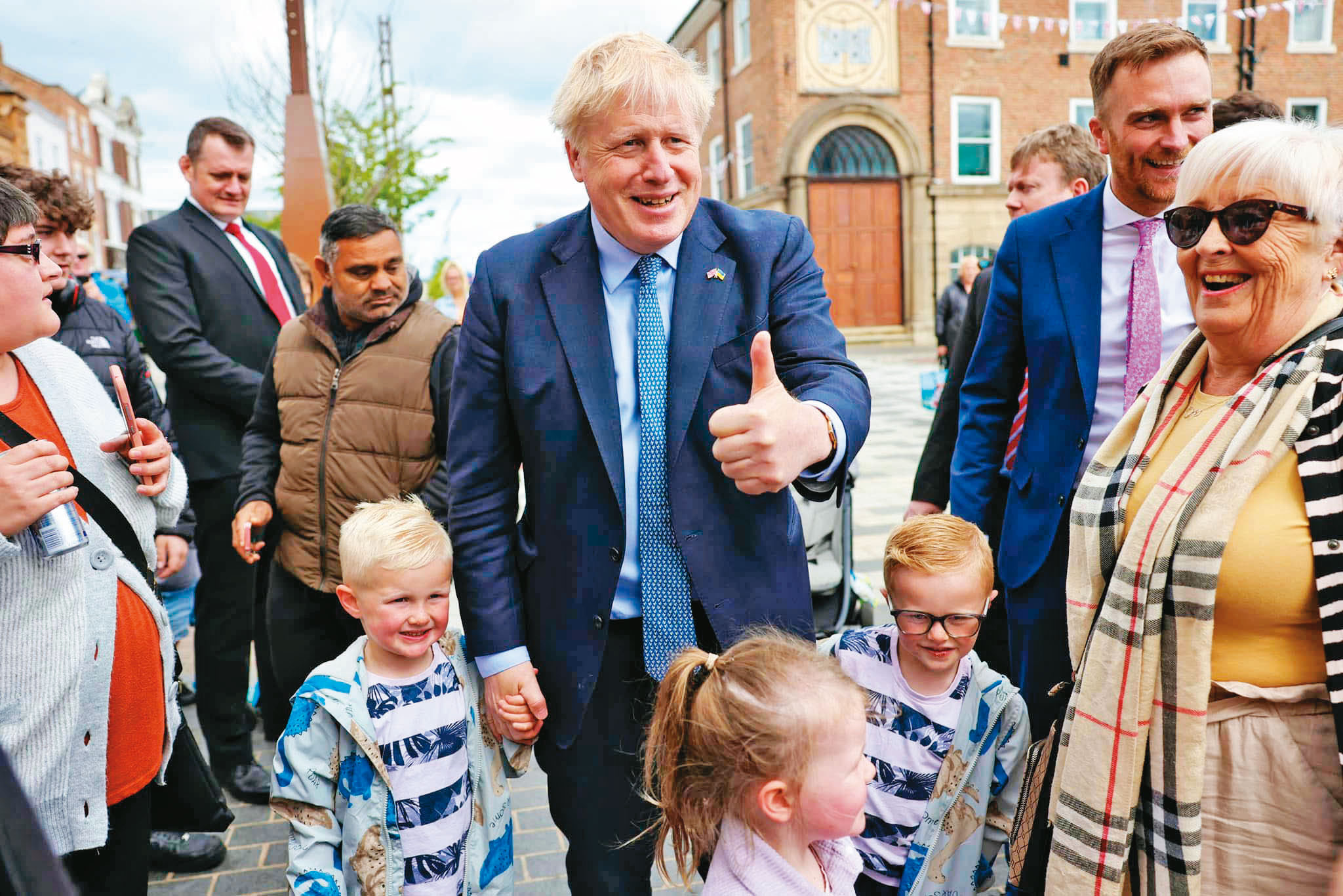 英國首相強生領導的內閣全都是50歲上下的新世代政治家，相較於台灣年老保守的決策者更勇於創新且充滿爆發力。（翻攝Boris Johnson臉書）