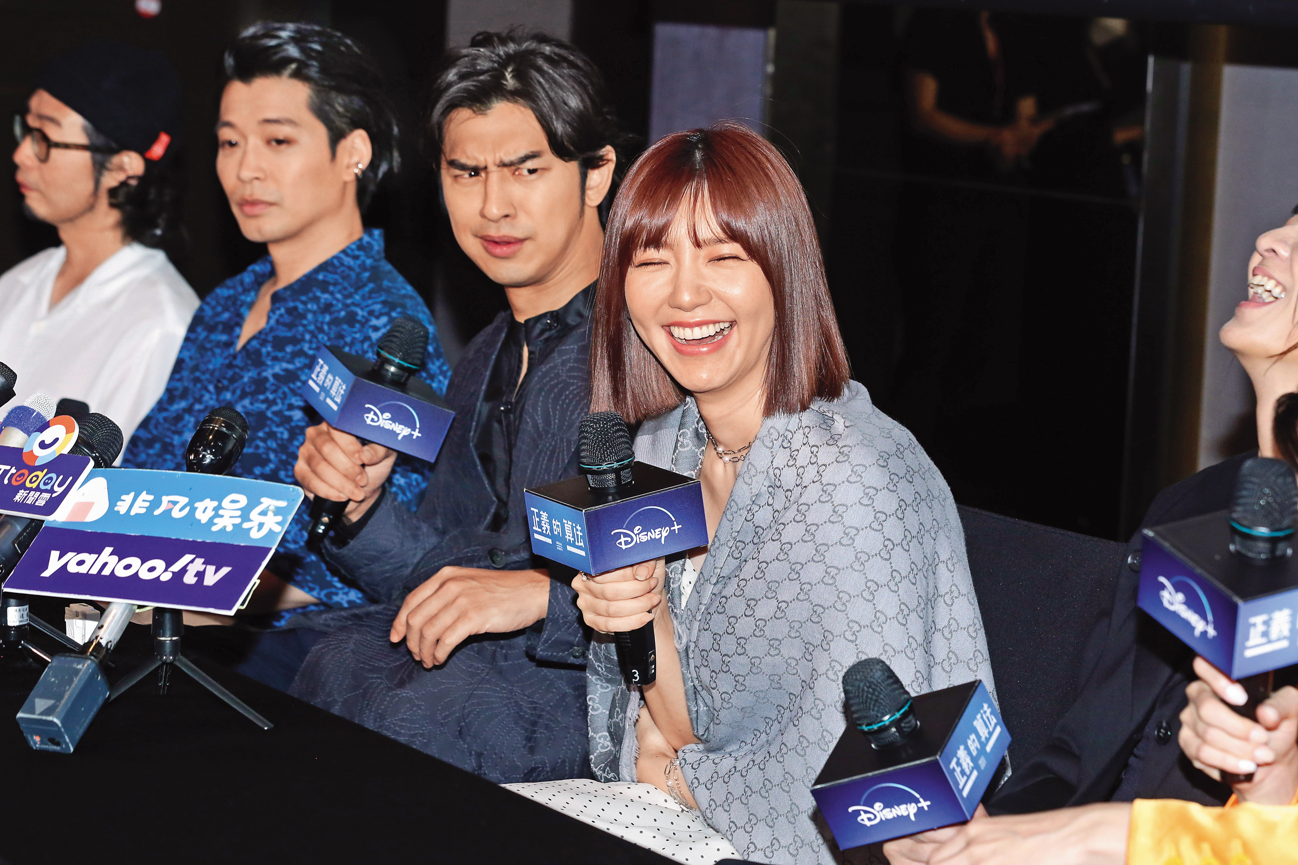 郭雪芙（右）嚴正表示紅線違停沒彈性，陳柏霖（左）聽了眉頭一皺，表示案情並不單純。