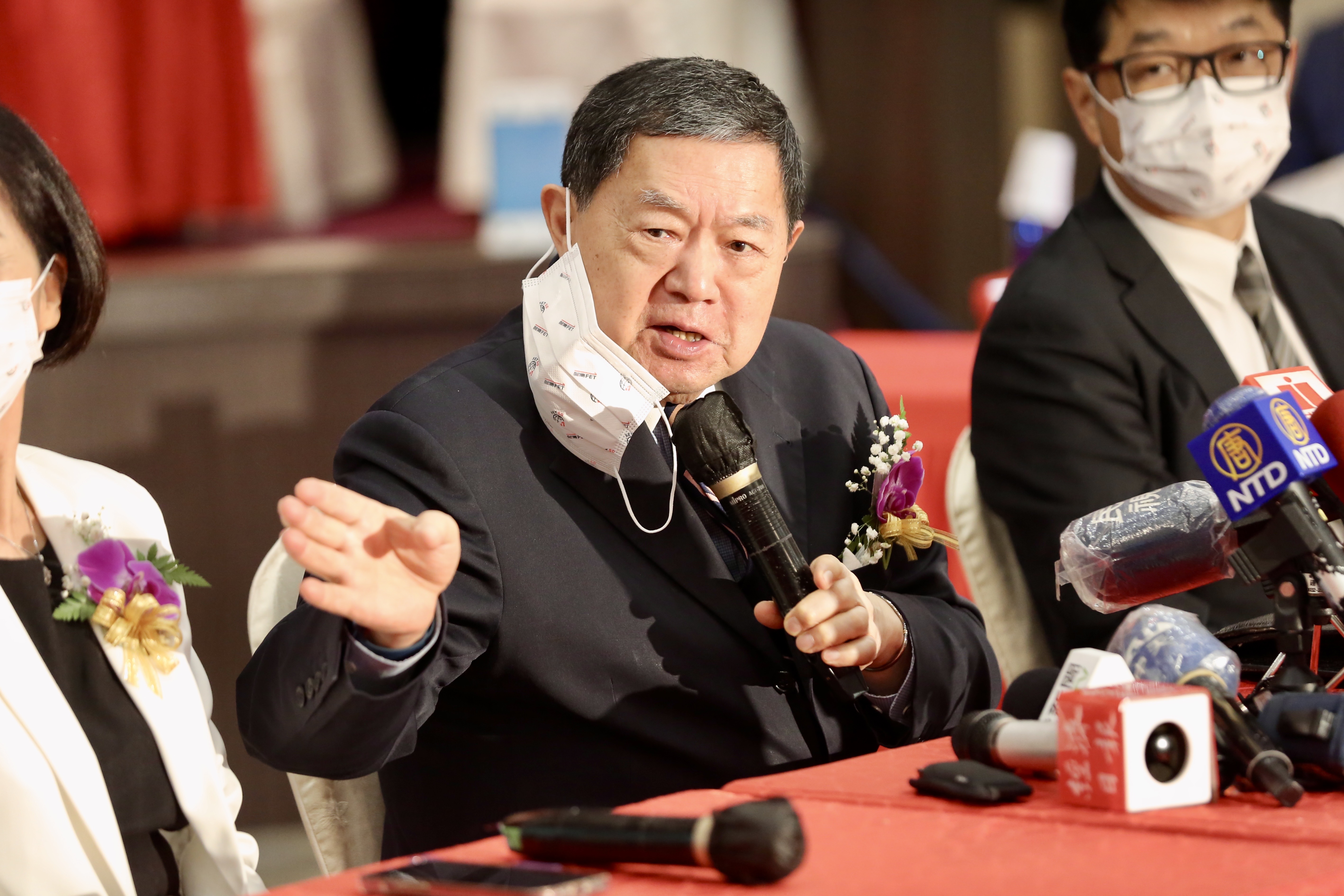 「遠亞併」遭台灣大反對，徐旭東暗諷頭腦不清楚。