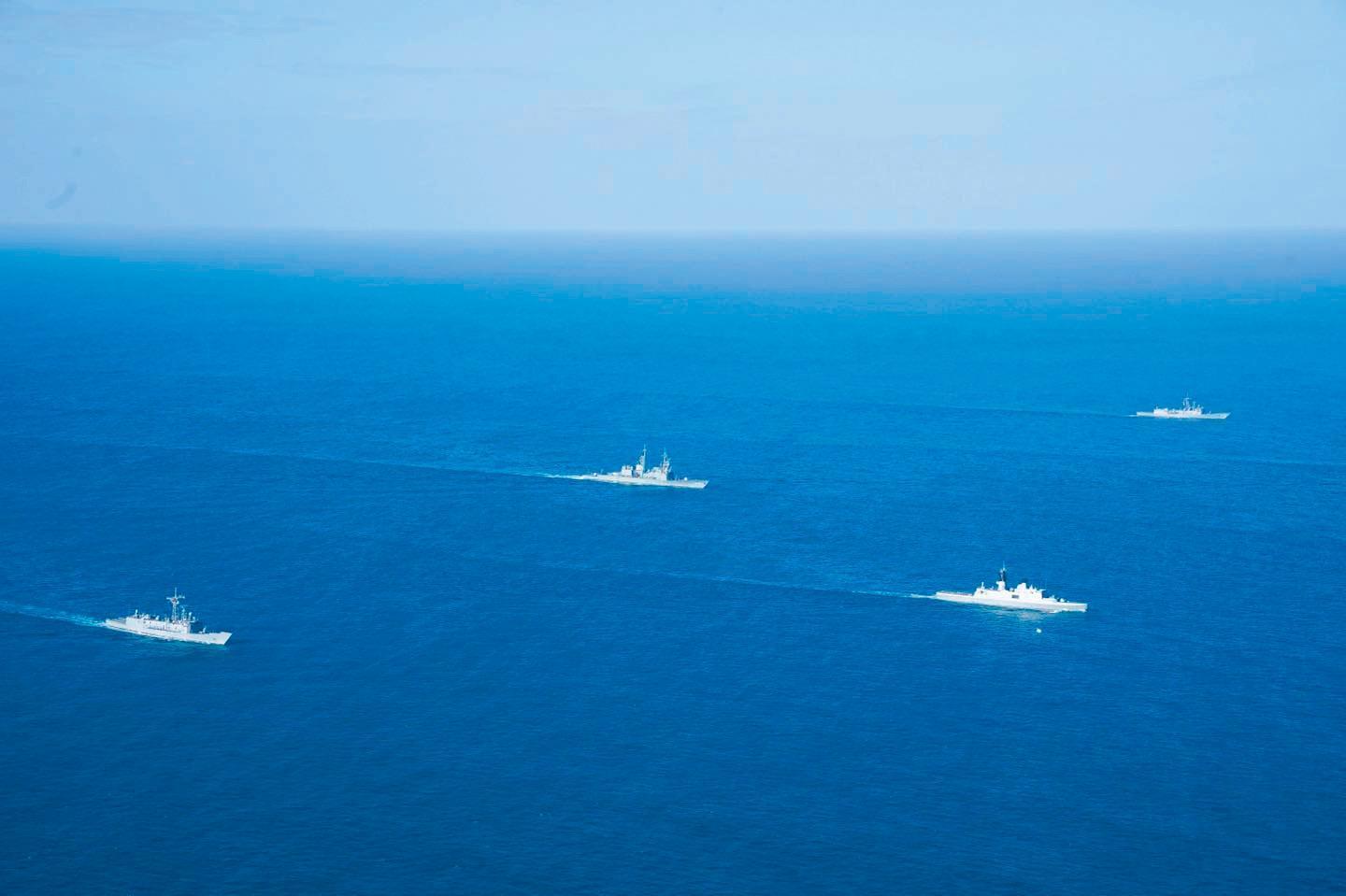 海軍艦隊透過高空偵察無人機提供訊息,不但提高打擊度,更能發揮電子戰癱瘓敵軍。(翻攝中華民國海軍臉書)