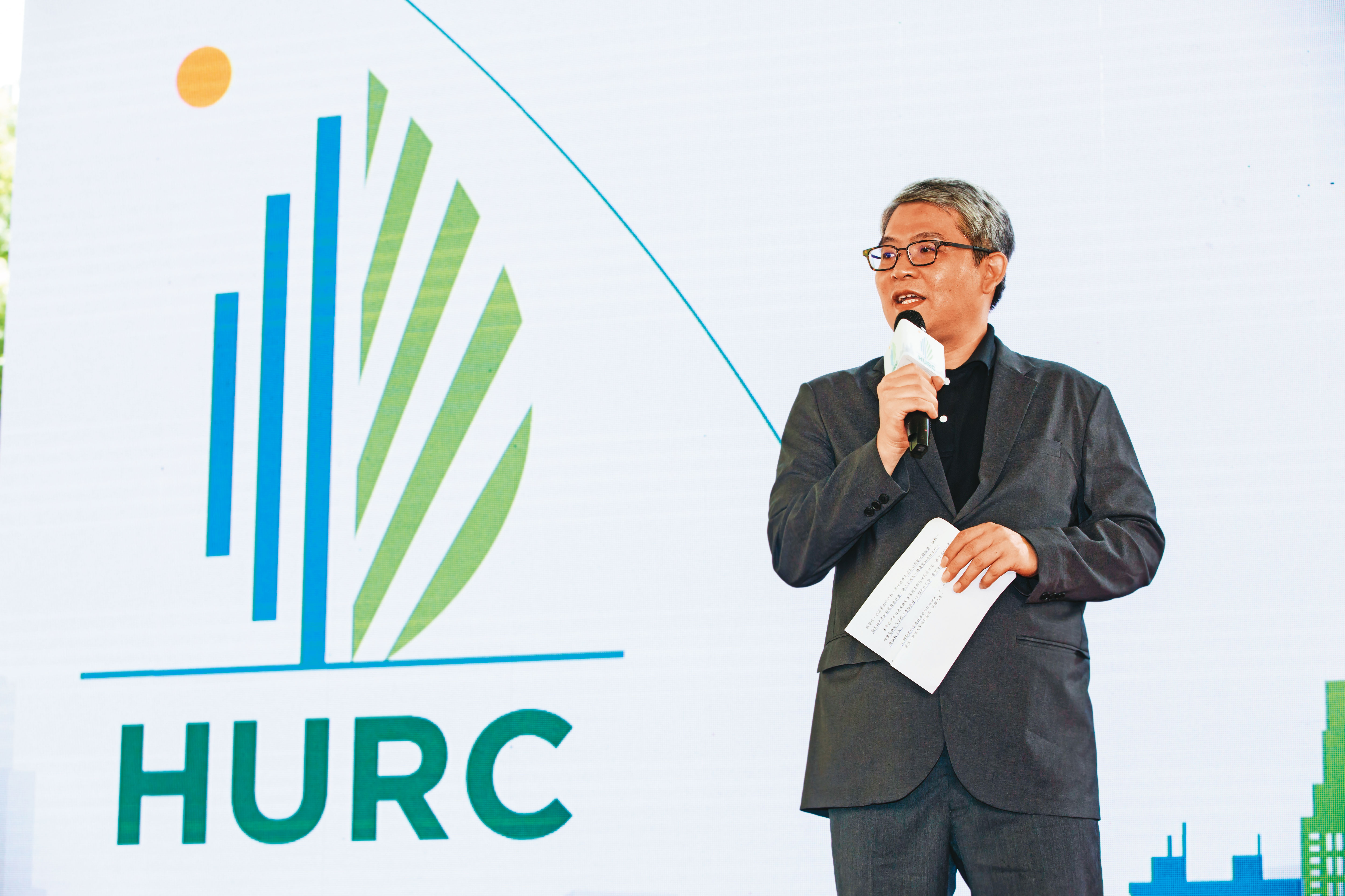 內政部次長花敬群表示，政府對於管制房市不當行為的決心相當堅定。