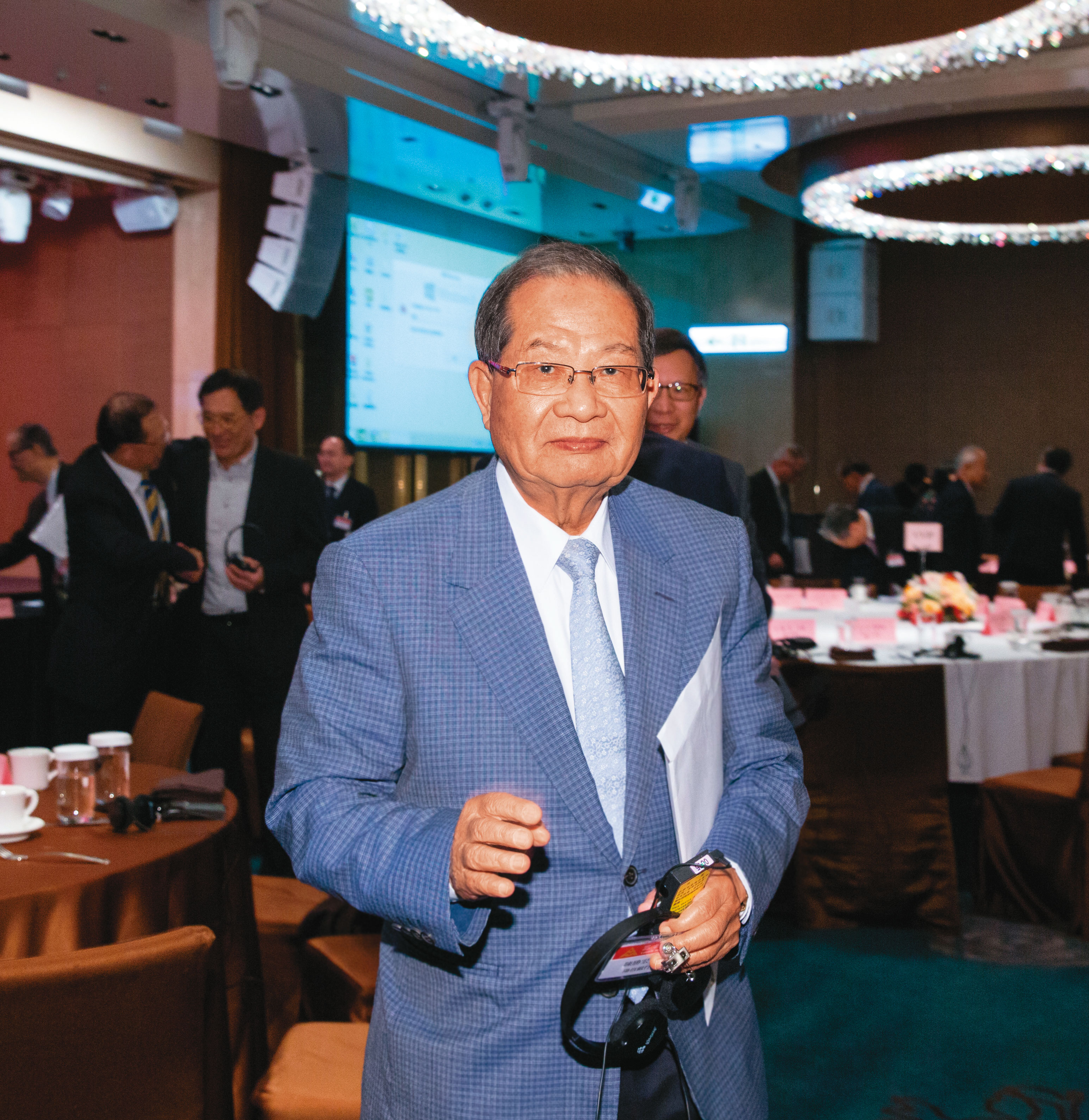 北市建商公會理事長、陽信銀行董事長陳勝宏示警，小建商建案若盤不出去，爛尾樓勢必出現。