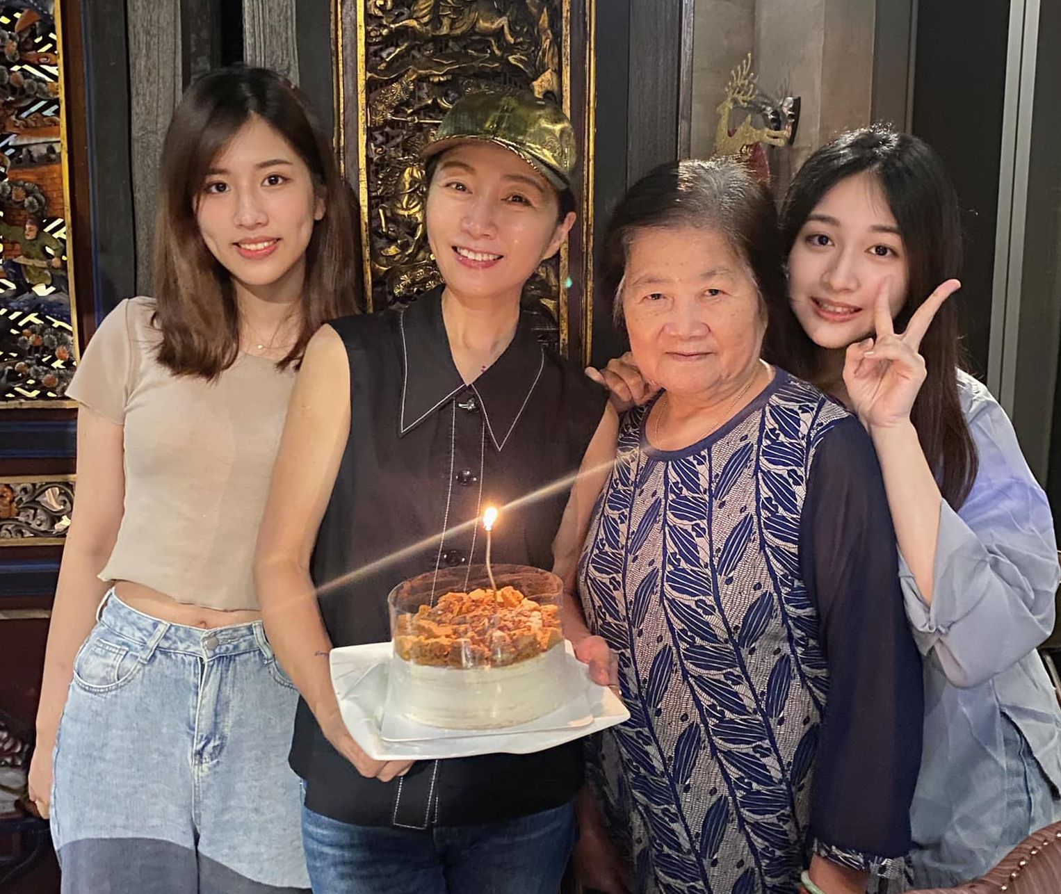 方文琳日前先和女兒與母親過生日。（翻攝臉書）