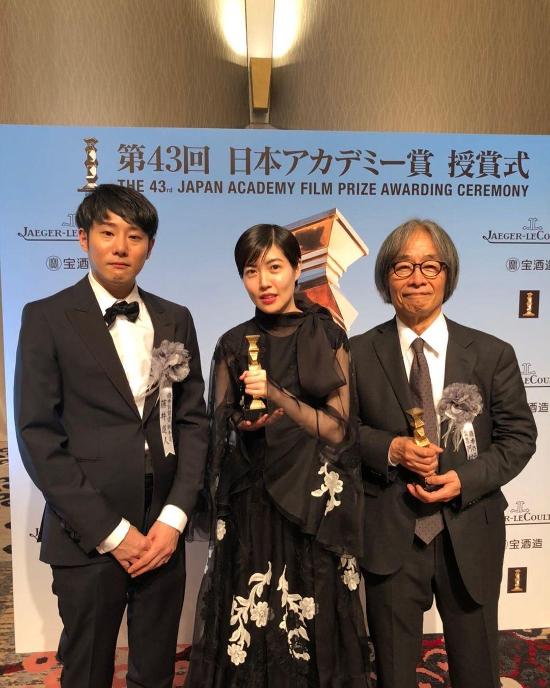 河村光庸(右)當年找上藤井道人(左)製作電影《新聞記者》批判日本政權,女主角一度傳出找不到人接演,最終由韓國女星沈恩敬演出。(翻攝自藤井道人Instagram)